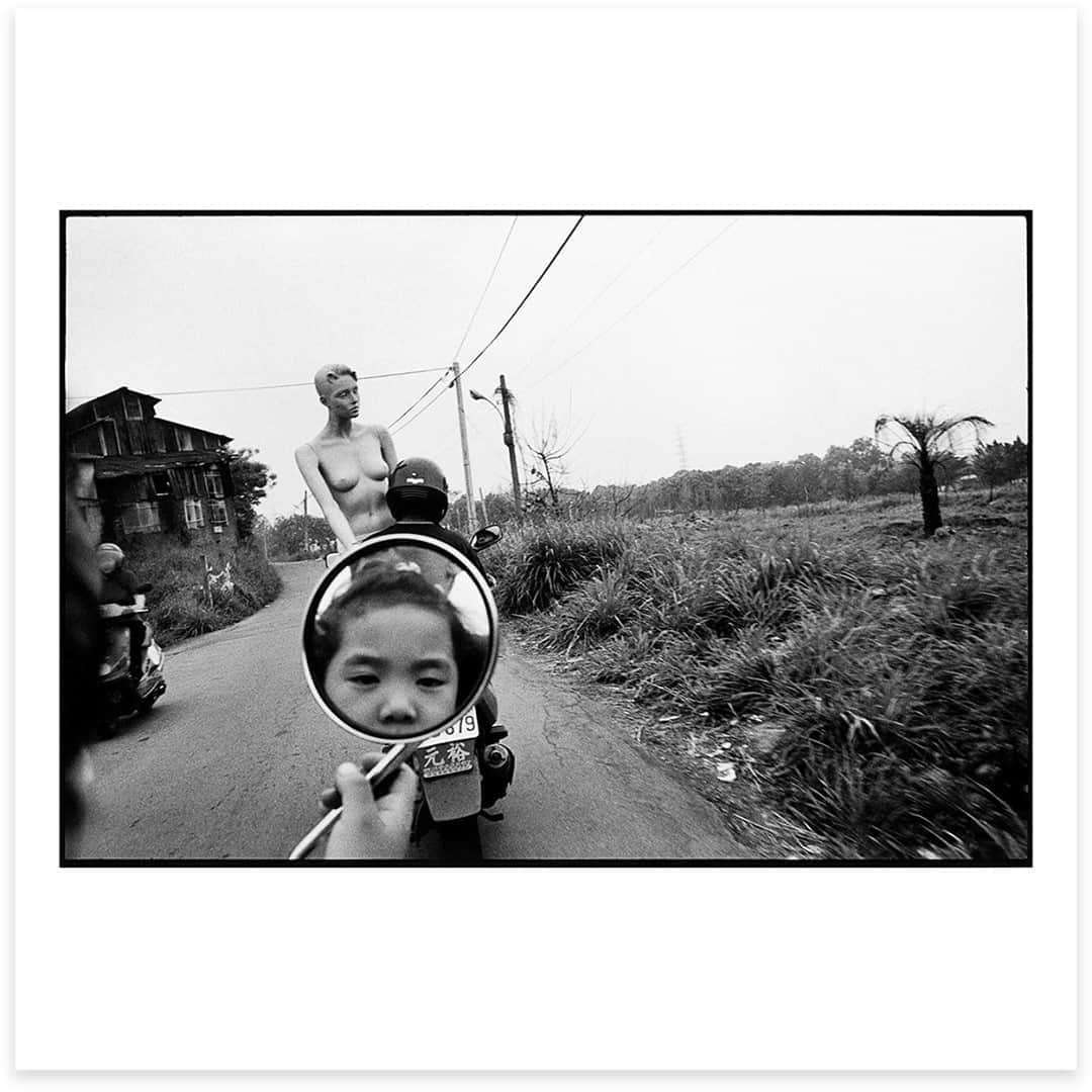 Magnum Photosさんのインスタグラム写真 - (Magnum PhotosInstagram)「“Imagination is the beginning of creation. ⁠ ⁠ While driving on a small motorbike with my brother-in-law and niece down a tired old lane, this mannequin suddenly appeared and changed everything. We followed it and thought of where it had been and what clothes — so different from ours — it had worn. We wondered what the angles of its face and body idealized. A short time later, it turned off. We went straight and continued to imagine. We still do.” ⁠ ⁠ – Chien-Chi Chang⁠ .⁠ Works of Imagination, the October Magnum Square Print Sale in partnership with @aperturefnd is now live on the Magnum Shop, for one week only.⁠ .⁠ Build your photography collection with this unique opportunity to purchase signed or estate-stamped prints by over 100 of the world’s leading photographic artists for $100. ⁠ .⁠ Link in bio to shop the full selection.⁠ ⁠ .⁠ PHOTO: A mannequin on a scooter. Taichung, Taiwan. 2000. ⁠ .⁠ © @chien_chi_chang/#MagnumPhotos⁠ ⁠ #MAGNUMSQUARE #WorksofImagination #printsale」10月22日 19時01分 - magnumphotos