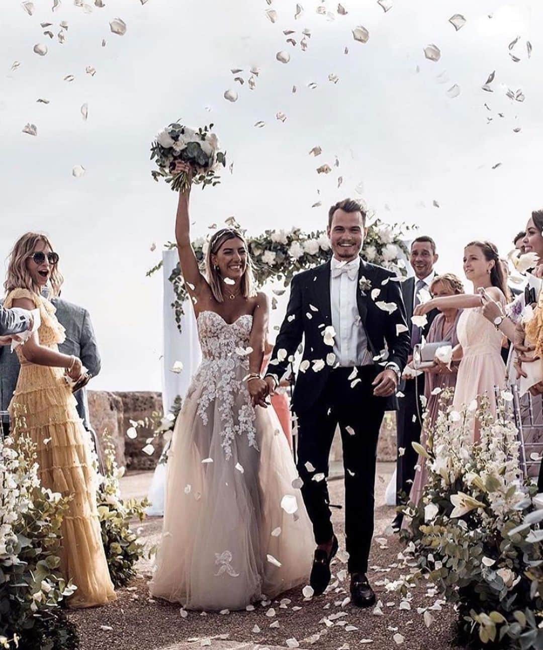Wedding ?さんのインスタグラム写真 - (Wedding ?Instagram)「Beautiful wedding ❤️ . . . . Dress: Galia Lahav Bride: @Aylin_koenig Planner: @mallorca_boutique_weddings Floral: @florist_mallorca_brigitta Photo: @tali__photography  . . . . .  #dress  #vestido #weddingdecor #decoracaocasamento  #wedding #bride #bridetobe #noiva  #vestidodenoiva #weddingdress #weddinggown  #casamento #honeymoon #luademel #destinationwedding #weddingideasbrides」10月22日 19時03分 - weddingideas_brides