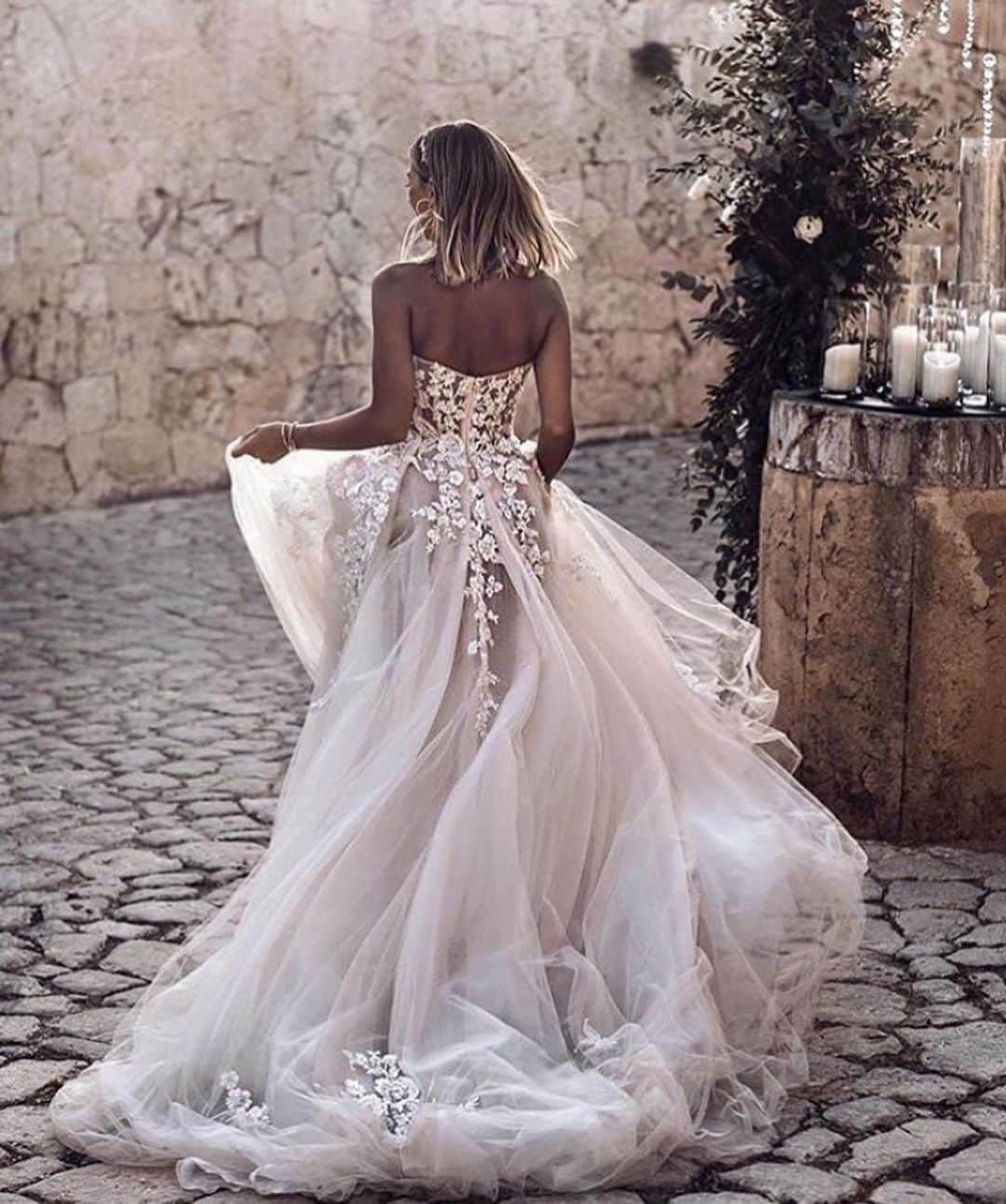 Wedding ?さんのインスタグラム写真 - (Wedding ?Instagram)「Beautiful wedding ❤️ . . . . Dress: Galia Lahav Bride: @Aylin_koenig Planner: @mallorca_boutique_weddings Floral: @florist_mallorca_brigitta Photo: @tali__photography  . . . . .  #dress  #vestido #weddingdecor #decoracaocasamento  #wedding #bride #bridetobe #noiva  #vestidodenoiva #weddingdress #weddinggown  #casamento #honeymoon #luademel #destinationwedding #weddingideasbrides」10月22日 19時03分 - weddingideas_brides