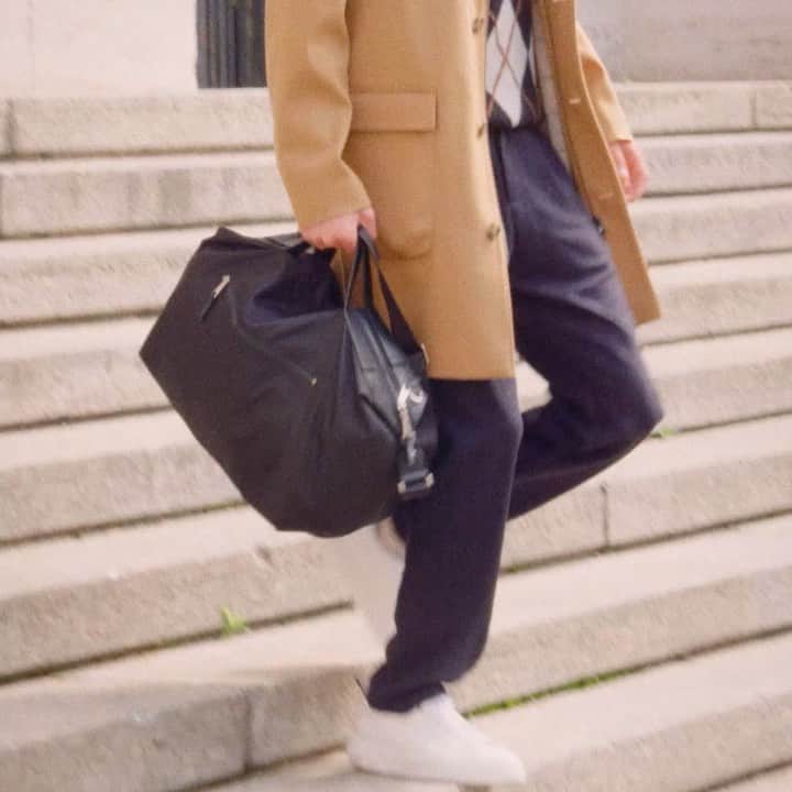 フルラのインスタグラム：「Let effortless sophistication guide him to the Furla Man Technical.  #thefurlasociety #furlafeeling #newcollection #furla #accessories #fashion」