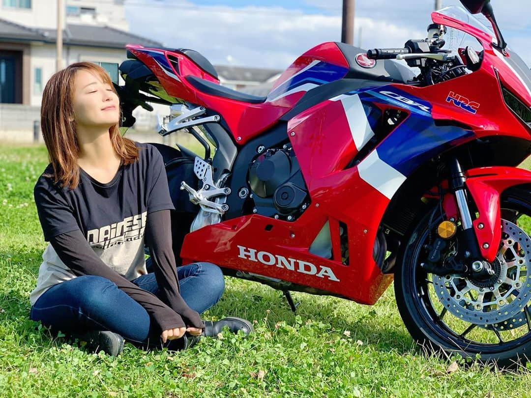 平嶋夏海さんのインスタグラム写真 - (平嶋夏海Instagram)「HONDA CBR600RR #平嶋二輪 #webオートバイ #オト女 #cbr600rr」10月22日 19時16分 - natsuminsta528