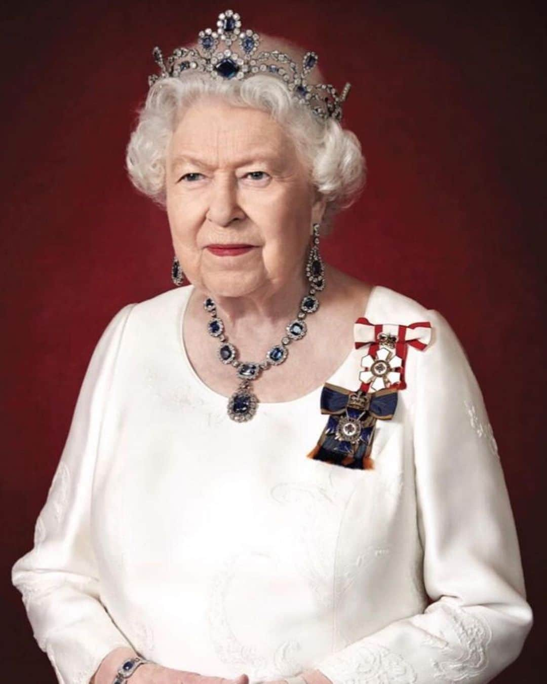 Vogue Australiaさんのインスタグラム写真 - (Vogue AustraliaInstagram)「A new official portrait of #QueenElizabethII shows her wearing the elusive Crown Jewels known as The King George VI Victorian Suite. 💎 The stunning diamond and blue sapphire necklace and earring set were gifted to the monarch by her father, King George VI, as a wedding present in 1947, and the remaining pieces were added to the suite in 1965. Link in bio for a look at #TheQueen's most beautiful pieces of jewellery. 📷 Chris Jackson」10月22日 19時19分 - vogueaustralia