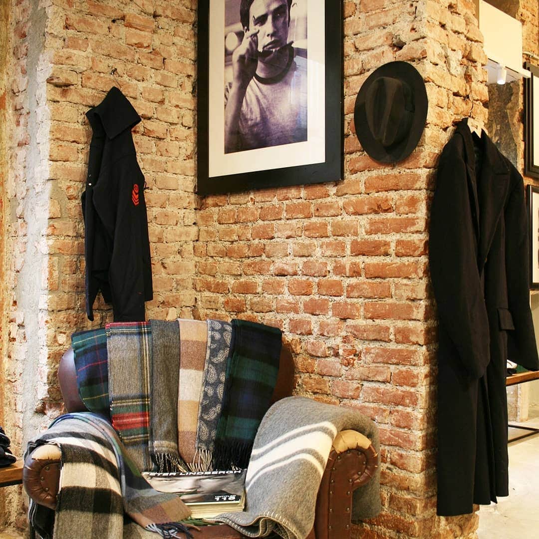 ヴィンテージ55さんのインスタグラム写真 - (ヴィンテージ55Instagram)「NEW STORE OPENING MILANO - via Vigevano, 10  #Vintage55official #vintage55 #V55 #vintageshop #menswear #fashiongram #madeinitalyclothing #lookman #outfit」10月22日 19時31分 - vintage55official