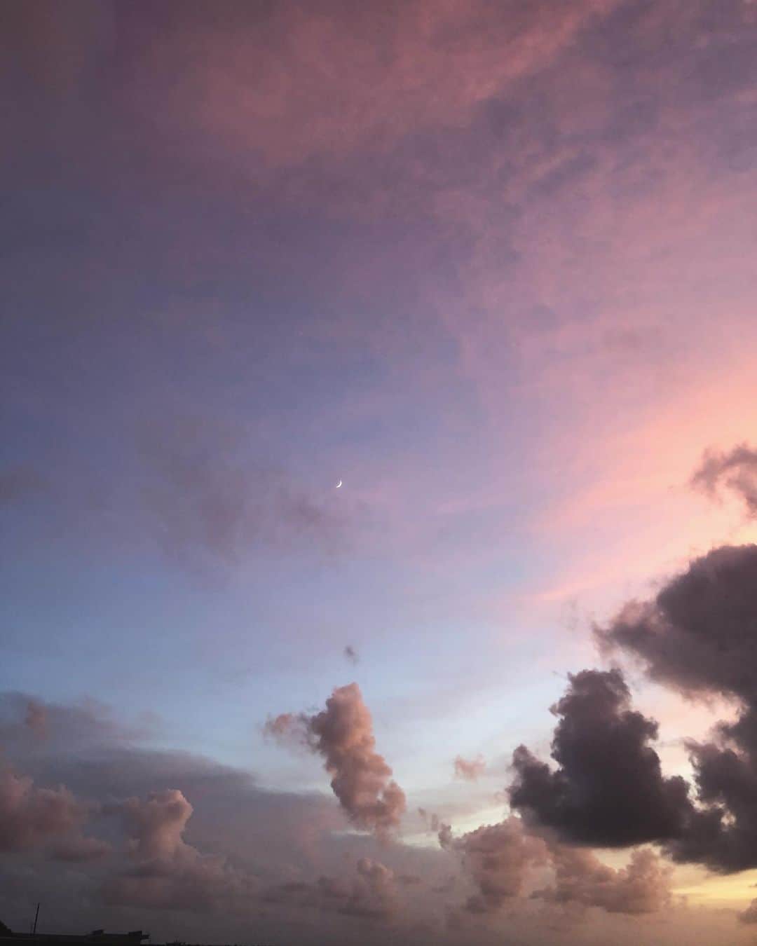 ステファニーのインスタグラム：「🌙🌸 Beautiful pinky sky.」