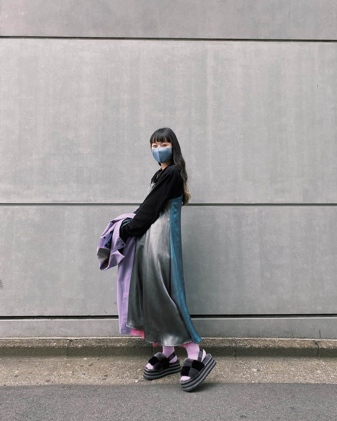 相羽瑠奈さんのインスタグラム写真 - (相羽瑠奈Instagram)「😆💜  中のロンTもキャミワンピもコートもRRR 🦋🖤」10月22日 19時27分 - rone.runa