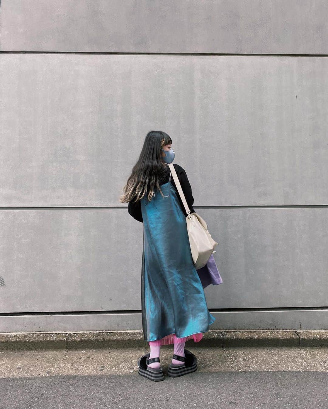 相羽瑠奈さんのインスタグラム写真 - (相羽瑠奈Instagram)「😆💜  中のロンTもキャミワンピもコートもRRR 🦋🖤」10月22日 19時27分 - rone.runa