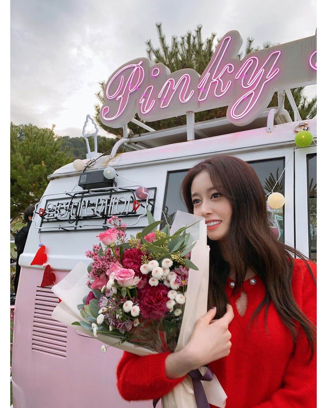 ジヨン のインスタグラム：「좋은분들과 함께해서 너무나 행복한 시간이었습니다🙏모두 감사하고 사랑합니다❤️ 안녕 마녀제이🧚🏻」