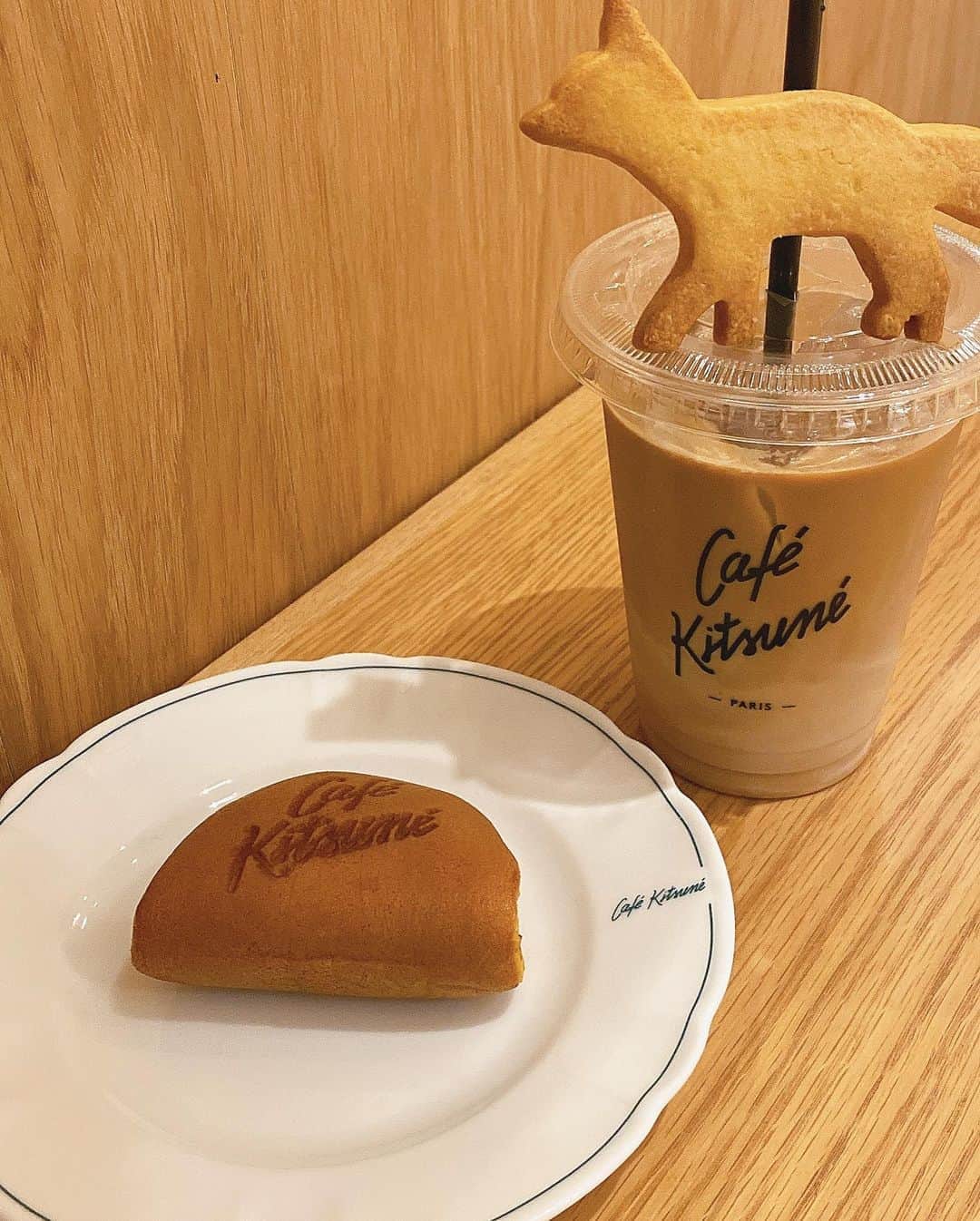 辰巳さくら（さくてん）さんのインスタグラム写真 - (辰巳さくら（さくてん）Instagram)「cafekitsune🦊❤️ #京都　#京都神社 #京都神社巡り　#京都カフェ #京都観光 #京都グルメ #京都ランチ #京都カフェ巡り #jeanasis #jeanasisコーデ #zara #秋　#秋服　#秋コーデ #ベレー帽コーデ #cafekitsune #新風館 #新風館カフェ　#カフェキツネ」10月22日 19時41分 - s.kten