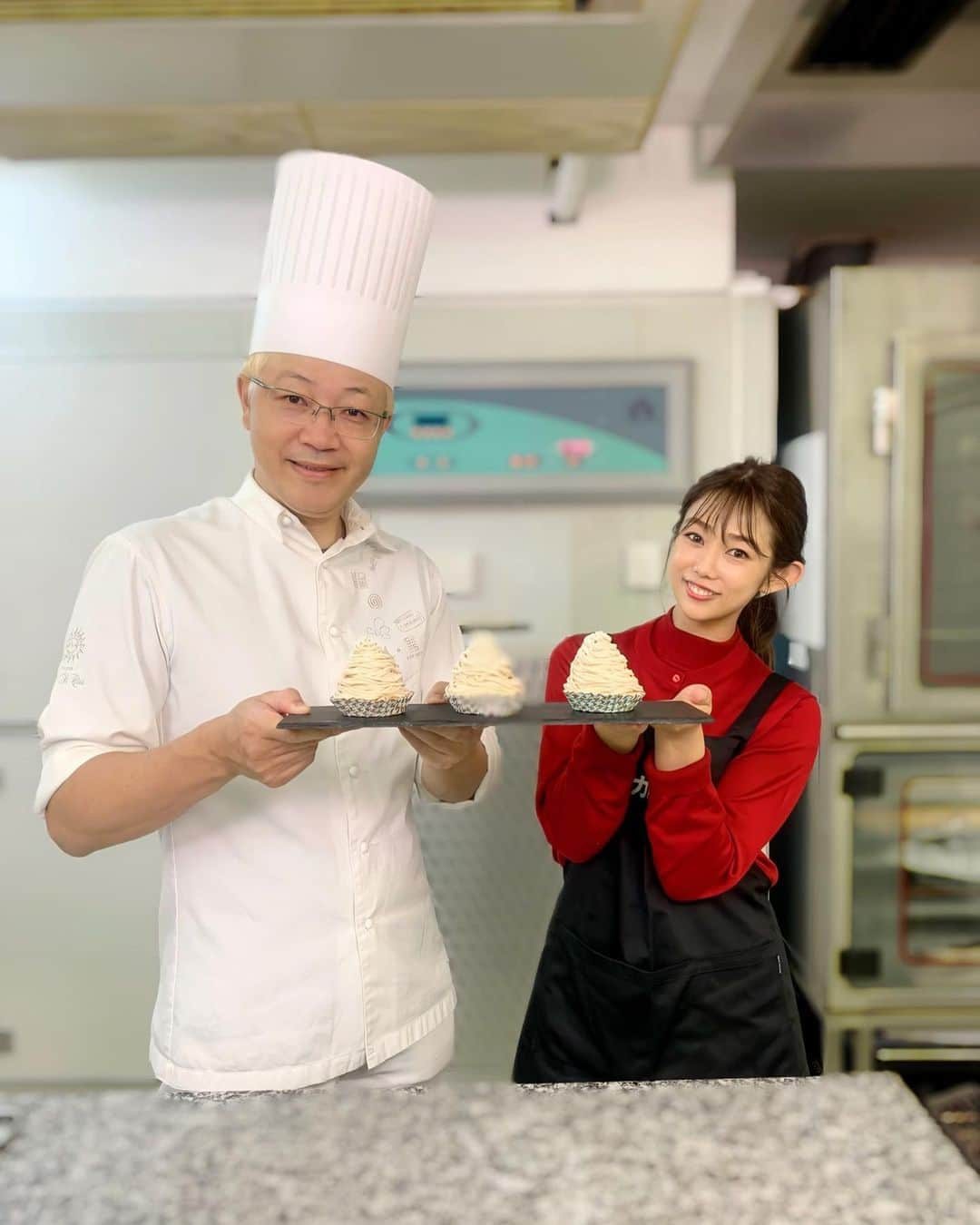 堀江聖夏さんのインスタグラム写真 - (堀江聖夏Instagram)「この度、東京カレンダーが行なっている﻿ ﻿ ＼#東カレキッチン／﻿ ﻿ のアシスタントを務めることに﻿ なりました❁﻿ ﻿ 早速、10月24日13:00〜﻿ ﻿ 世界的パティシエ・辻口博啓さん﻿ (@htsujiguchi )による﻿ オンライン料理教室を行います！﻿ ﻿ 先日初めて、辻口シェフと﻿ お会いしましたが、え！こんなところまで﻿ お見せしちゃうの！？と、作り手側の﻿ 普段見えないところまで、配信していました✨🙌﻿ ﻿ ﻿ 辻口シェフと一緒に深まる秋を堪能する﻿ 絶品なモンブランを作りましょう❤️﻿ 詳しくはこちらです！🌰﻿ ﻿ tckitchen1024.peatix.com/view﻿ ﻿ ﻿ #東京カレンダー﻿ #辻口博啓﻿ #モンサンクレール」10月22日 19時41分 - mina_horie