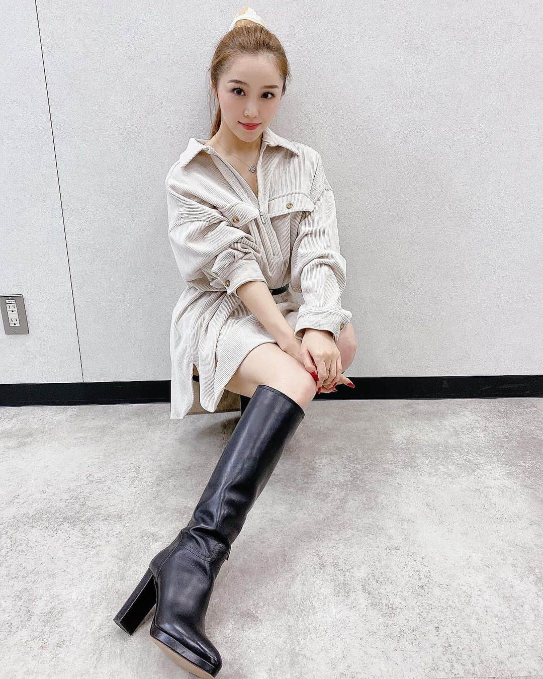 石田安奈のインスタグラム：「💖💖💖  #ポニーテール　#秋服　#秋　#コーデ　#ファッション　#女の子　#fashion #gym #スナイデル#valentino」