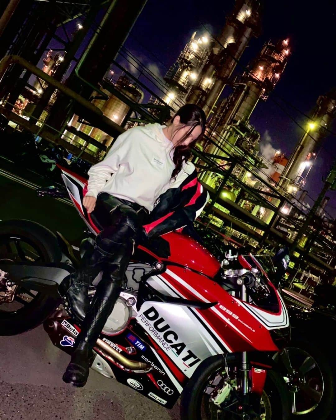 CAMIRAさんのインスタグラム写真 - (CAMIRAInstagram)「すでに電熱ウェアきてた人いたけどもうそんな時期か😳 #バイク女子#ナイトツーリング#川崎工場夜景#バイク写真部#バイク女子と繋がりたい」10月22日 19時42分 - camila.528