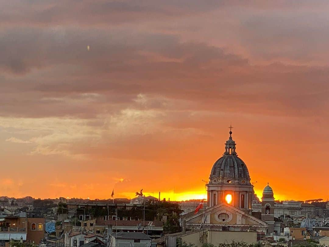 クリストファー・マッカリーさんのインスタグラム写真 - (クリストファー・マッカリーInstagram)「Arrivederci, Roma  The cobblestone streets of the Eternal City have blessed our film with an epic energy, elegance, light and luster like nothing Mission has seen before.   Our sincerest thanks to Mayor Virginia Raggi, Deputy Mayor Luca Bergamo, the Polizia Municipale, the Cinema Office, the Rome Fine Arts and, of course, the very fabulous and friendly citizens of Rome. We are counting the moments until we see you again.  Venice, we have at last returned.   The sun is setting.  Let the evening begin...  #MI7MI8  (Thanks to those who pointed out this post had gone missing. Not sure how that happened.)」10月22日 19時52分 - christophermcquarrie