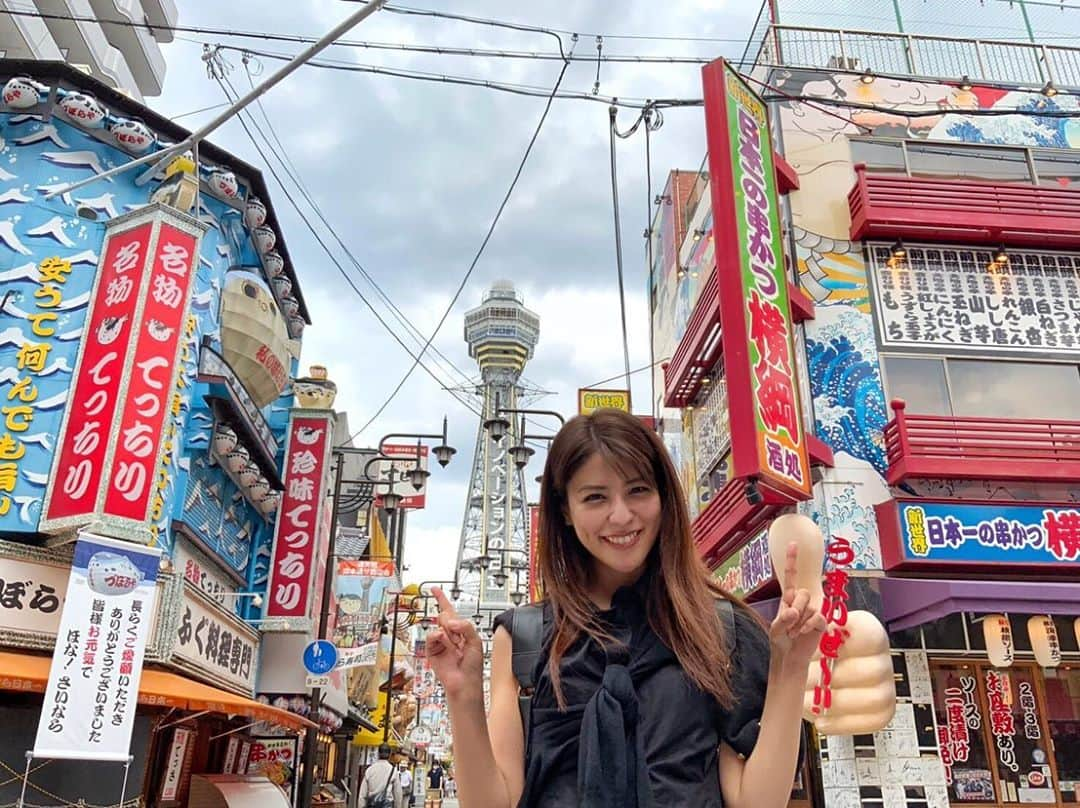 藤井美菜さんのインスタグラム写真 - (藤井美菜Instagram)「. 先日大阪で撮影がありました🥰 大阪で撮影した作品については、また情報解禁後にお知らせしますね🙆‍♀️写真は通天閣を初めて生で見てはしゃぐ私です🗼大阪で過ごした時間については、YouTubeにVlogを今日アップしたので、ぜひチェックしてくださいね☝️ 얼마전에 오사카에서 촬영이 있었어요🥰 오사카에서 촬영했던 작품 이야기는 정보가 열리면 또 여기서 올리겠습니다🙆‍♀️ 사진은 인생처음으로 츠텐카쿠를 직접 봐서 신나는 저입니다. 오사카에서 보냈던 시간은 유트브 Vlog를 오늘 올렸으니 꼭 봐주세요☝️ #大阪#大阪やねん#新世界#新世界やで#通天閣#初めてでんねん#串カツ#美菜私服#오사카#츠텐카쿠#쿠시카츠#오사카여행#신세카이#오사카Vlog#브이로그#유트브#osaka#shinsekai#kushikatsu#youtube#Vlog#food#wheninjapan #初めてなのでよく知らなかったのですがフグさんがいないらしい😢」10月22日 19時53分 - fujii_mina_0715