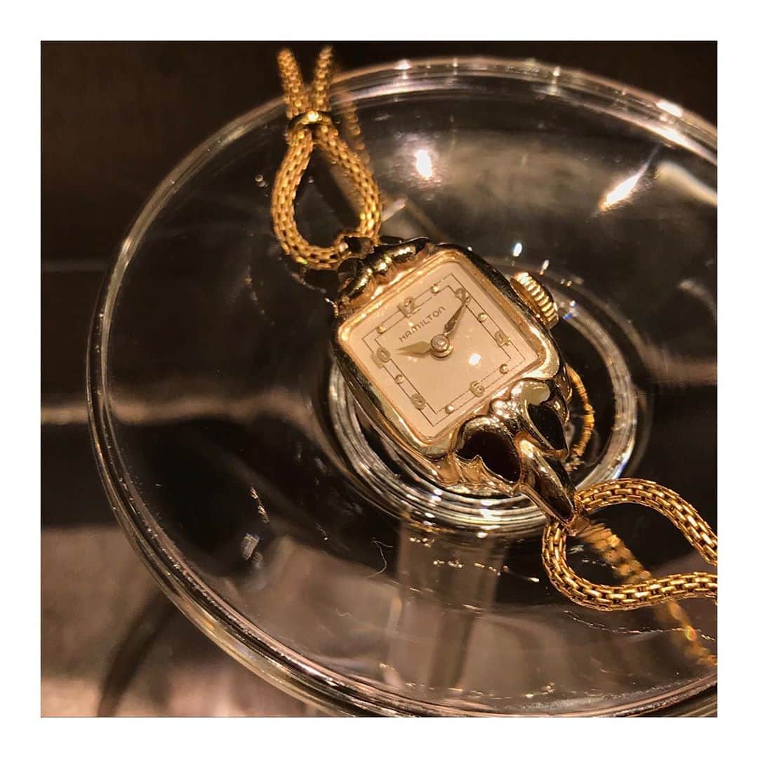 HIROBさんのインスタグラム写真 - (HIROBInstagram)「-HIROB横浜-﻿ ﻿☆Antique American Watch Fair☆ 10/22(木)－11/3(祝•火)  HIROB横浜ルミネ店では、古き良きデザインのアンティーク時計を集め、不定期ですがフェアを行おうと思います。  まず、第一弾としてAmerican Antique Watch Fairと称しまして『Hamilton』『ELGIN』『BLOVA』などのアメリカの時計メーカーを中心に取り揃えました。  フェア開催に伴い、アンティーク時計の魅力に触れていただければと思います。 ﻿ 通信販売も対応しており、﻿ お電話でのご相談も受け付けています。﻿ ご来店が難しい方でもお気軽にお問い合わせ下さい。﻿ ﻿ 【お問い合わせ】﻿ 045-444-3381﻿ ﻿ #hirob﻿ #hirobyokohama﻿ #baycrews﻿ #elgin #hamilton #blova #watch #yokohama﻿ #lumine﻿ #antiquewatch ﻿ #ヒロブ﻿ #ヒロブ横浜﻿ #ベイクルーズ﻿ #﻿ハミルトン #エルジン #ブローバ #自分へのご褒美﻿ #腕時計﻿ #横浜﻿ #ルミネ #アンティーク時計」10月22日 20時07分 - hirob.jp