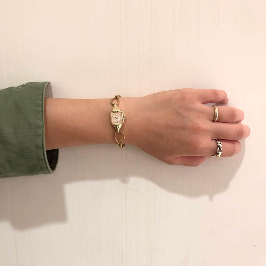 HIROBさんのインスタグラム写真 - (HIROBInstagram)「-HIROB横浜-﻿ ﻿☆Antique American Watch Fair☆ 10/22(木)－11/3(祝•火)  HIROB横浜ルミネ店では、古き良きデザインのアンティーク時計を集め、不定期ですがフェアを行おうと思います。  まず、第一弾としてAmerican Antique Watch Fairと称しまして『Hamilton』『ELGIN』『BLOVA』などのアメリカの時計メーカーを中心に取り揃えました。  フェア開催に伴い、アンティーク時計の魅力に触れていただければと思います。 ﻿ 通信販売も対応しており、﻿ お電話でのご相談も受け付けています。﻿ ご来店が難しい方でもお気軽にお問い合わせ下さい。﻿ ﻿ 【お問い合わせ】﻿ 045-444-3381﻿ ﻿ #hirob﻿ #hirobyokohama﻿ #baycrews﻿ #elgin #hamilton #blova #watch #yokohama﻿ #lumine﻿ #antiquewatch ﻿ #ヒロブ﻿ #ヒロブ横浜﻿ #ベイクルーズ﻿ #﻿ハミルトン #エルジン #ブローバ #自分へのご褒美﻿ #腕時計﻿ #横浜﻿ #ルミネ #アンティーク時計」10月22日 20時07分 - hirob.jp