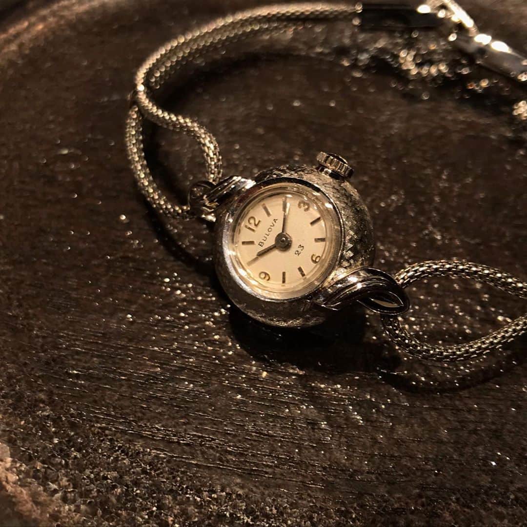 HIROBさんのインスタグラム写真 - (HIROBInstagram)「-HIROB横浜-﻿ ﻿☆Antique American Watch Fair☆ 10/22(木)－11/3(祝•火)  HIROB横浜ルミネ店では、古き良きデザインのアンティーク時計を集め、不定期ですがフェアを行おうと思います。  まず、第一弾としてAmerican Antique Watch Fairと称しまして『Hamilton』『ELGIN』『BLOVA』などのアメリカの時計メーカーを中心に取り揃えました。  フェア開催に伴い、アンティーク時計の魅力に触れていただければと思います。 ﻿ 通信販売も対応しており、﻿ お電話でのご相談も受け付けています。﻿ ご来店が難しい方でもお気軽にお問い合わせ下さい。﻿ ﻿ 【お問い合わせ】﻿ 045-444-3381﻿ ﻿ #hirob﻿ #hirobyokohama﻿ #baycrews﻿ #elgin #hamilton #blova #watch #yokohama﻿ #lumine﻿ #antiquewatch ﻿ #ヒロブ﻿ #ヒロブ横浜﻿ #ベイクルーズ﻿ #﻿ハミルトン #エルジン #ブローバ #自分へのご褒美﻿ #腕時計﻿ #横浜﻿ #ルミネ #アンティーク時計」10月22日 20時07分 - hirob.jp