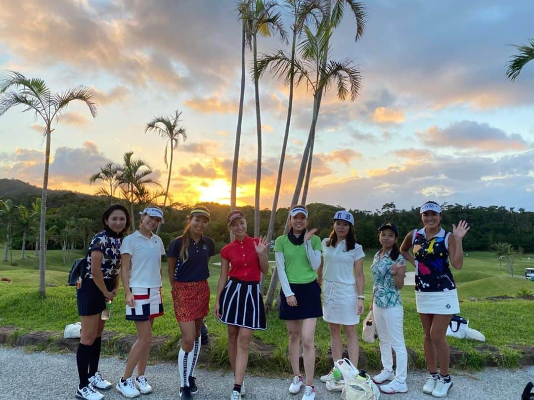 呉屋ありささんのインスタグラム写真 - (呉屋ありさInstagram)「. . 🏌️‍♀️🏌️‍♀️🏌️‍♀️🏌️‍♀️🏌️‍♀️🏌️‍♀️🏌️‍♀️🏌️‍♀️🌴 . . . #golf #okinawagolf #golffashion  #golflife  #haisaigolfgirl」10月22日 20時03分 - arisa_goya