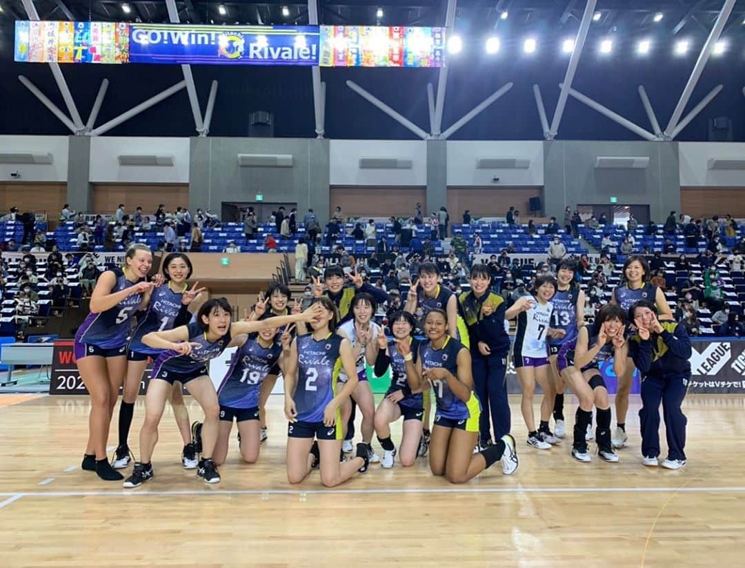 小野寺友香さんのインスタグラム写真 - (小野寺友香Instagram)「＊ 2020/21 V1リーグ開幕しました！！ 先週の開幕戦ホームゲームでは沢山の方に応援して頂き 2連勝する事が出来ました👏🏻 今シーズン始まってから初めての試合で自分自身色んな感情があったけど 何よりも皆でやってきた勝ち切る！事が出来て嬉しい😊！  今週は地元埼玉の久喜で試合ですが 初めてのリモートマッチです！📺 今シーズンは応援してくださる方々も 自分達も初めての事が多々あると思いますが バレーボールが出来ている事、 リーグ戦が出来る事、 バレーボールを通して繋がれる事に感謝して for ONE の気持ちを忘れず皆で戦い抜きます！ 今年こそ結果で返したい。 そのために自分が今できること。。。 まだリーグ戦始まったばかりだし これから色んなことがあると思うけど その時その時の色んな気持ち感情を大切に。  ONE teamでＮｏ.1☺️☺️☺️  #のむのむかなこ #カステラのむのむ #だいすき #いつもありがと」10月22日 20時04分 - derayu_322