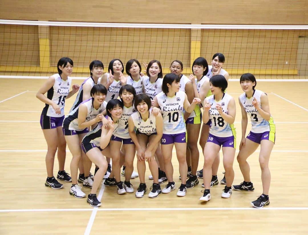 小野寺友香さんのインスタグラム写真 - (小野寺友香Instagram)「＊ 2020/21 V1リーグ開幕しました！！ 先週の開幕戦ホームゲームでは沢山の方に応援して頂き 2連勝する事が出来ました👏🏻 今シーズン始まってから初めての試合で自分自身色んな感情があったけど 何よりも皆でやってきた勝ち切る！事が出来て嬉しい😊！  今週は地元埼玉の久喜で試合ですが 初めてのリモートマッチです！📺 今シーズンは応援してくださる方々も 自分達も初めての事が多々あると思いますが バレーボールが出来ている事、 リーグ戦が出来る事、 バレーボールを通して繋がれる事に感謝して for ONE の気持ちを忘れず皆で戦い抜きます！ 今年こそ結果で返したい。 そのために自分が今できること。。。 まだリーグ戦始まったばかりだし これから色んなことがあると思うけど その時その時の色んな気持ち感情を大切に。  ONE teamでＮｏ.1☺️☺️☺️  #のむのむかなこ #カステラのむのむ #だいすき #いつもありがと」10月22日 20時04分 - derayu_322