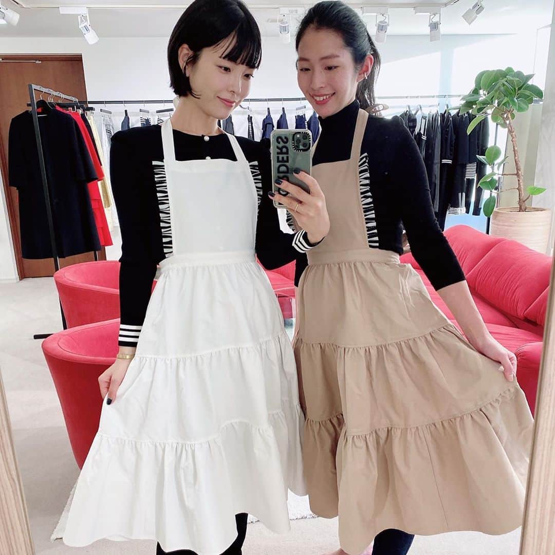 BORDERS at BALCONYさんのインスタグラム写真 - (BORDERS at BALCONYInstagram)「明日発売の新商品、ティアードエプロンは⁠⠀ お洋服のように、身につけるだけで気分のあがるボーダーズならではのデザイン。⁠⠀  誰かを招きたくなる、そんな気持ちに きっとなるはずです。 ⁠⠀ ⁠⠀ ⁠⠀ #bordersatbalcony #ボーダーズアットバルコニー #ボーダーズ #BORDERS #柴田陽子 #yokoshibata⁠⠀ #新商品発売 #productlaunch #comingsoon#newproductalert #新商品」10月22日 20時04分 - bordersatbalcony_official