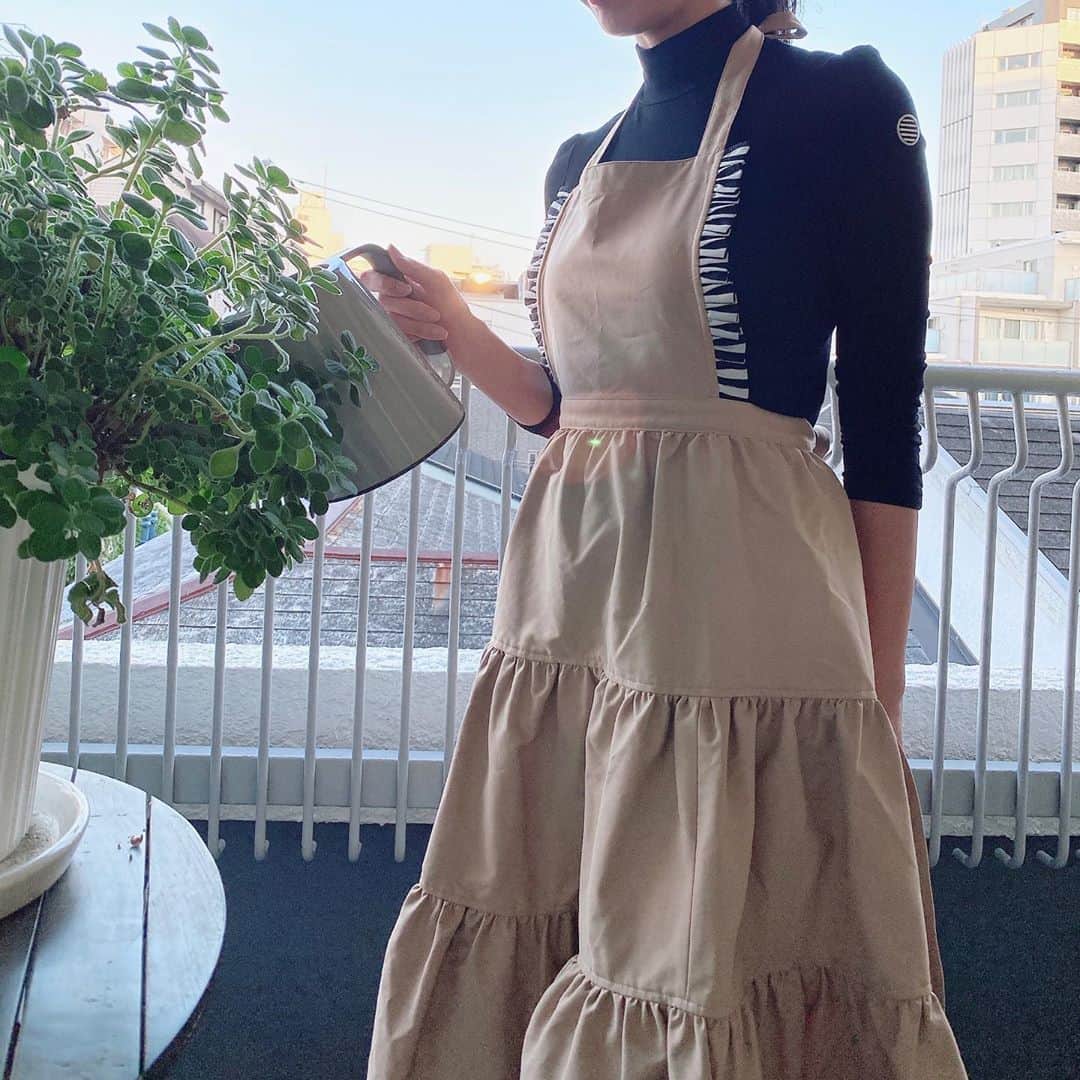 BORDERS at BALCONYさんのインスタグラム写真 - (BORDERS at BALCONYInstagram)「明日発売の新商品、ティアードエプロンは⁠⠀ お洋服のように、身につけるだけで気分のあがるボーダーズならではのデザイン。⁠⠀  誰かを招きたくなる、そんな気持ちに きっとなるはずです。 ⁠⠀ ⁠⠀ ⁠⠀ #bordersatbalcony #ボーダーズアットバルコニー #ボーダーズ #BORDERS #柴田陽子 #yokoshibata⁠⠀ #新商品発売 #productlaunch #comingsoon#newproductalert #新商品」10月22日 20時04分 - bordersatbalcony_official