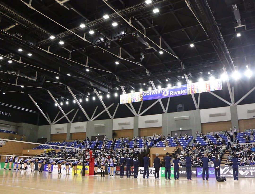 小野寺友香のインスタグラム：「＊ 2020/21 V1リーグ開幕しました！！ 先週の開幕戦ホームゲームでは沢山の方に応援して頂き 2連勝する事が出来ました👏🏻 今シーズン始まってから初めての試合で自分自身色んな感情があったけど 何よりも皆でやってきた勝ち切る！事が出来て嬉しい😊！  今週は地元埼玉の久喜で試合ですが 初めてのリモートマッチです！📺 今シーズンは応援してくださる方々も 自分達も初めての事が多々あると思いますが バレーボールが出来ている事、 リーグ戦が出来る事、 バレーボールを通して繋がれる事に感謝して for ONE の気持ちを忘れず皆で戦い抜きます！ 今年こそ結果で返したい。 そのために自分が今できること。。。 まだリーグ戦始まったばかりだし これから色んなことがあると思うけど その時その時の色んな気持ち感情を大切に。  ONE teamでＮｏ.1☺️☺️☺️  #のむのむかなこ #カステラのむのむ #だいすき #いつもありがと」