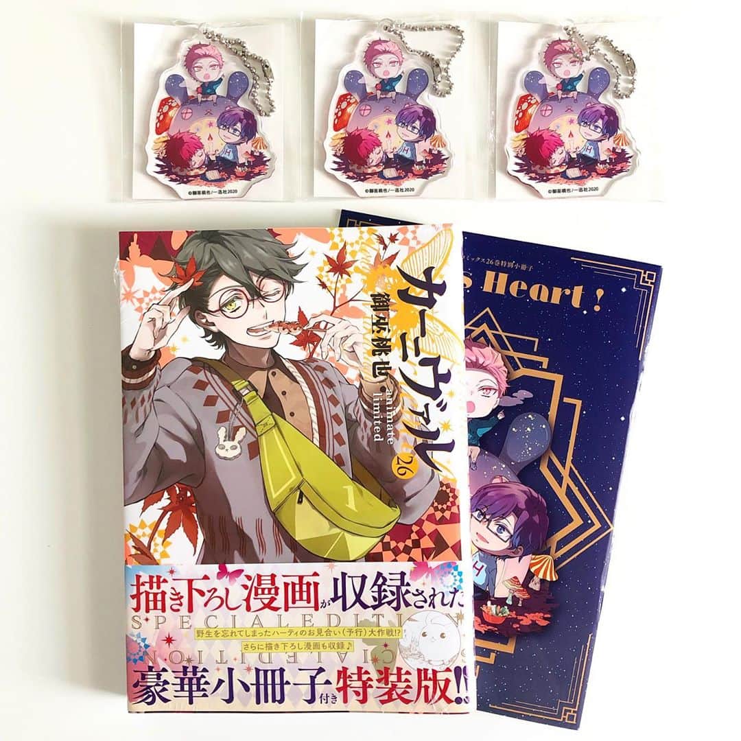 のインスタグラム：「10/24発売カーニヴァル 単行本26巻の見本をいただきました☺️アニメイト限定版にはアクリルキーホルダー付き限定セットがあります。」