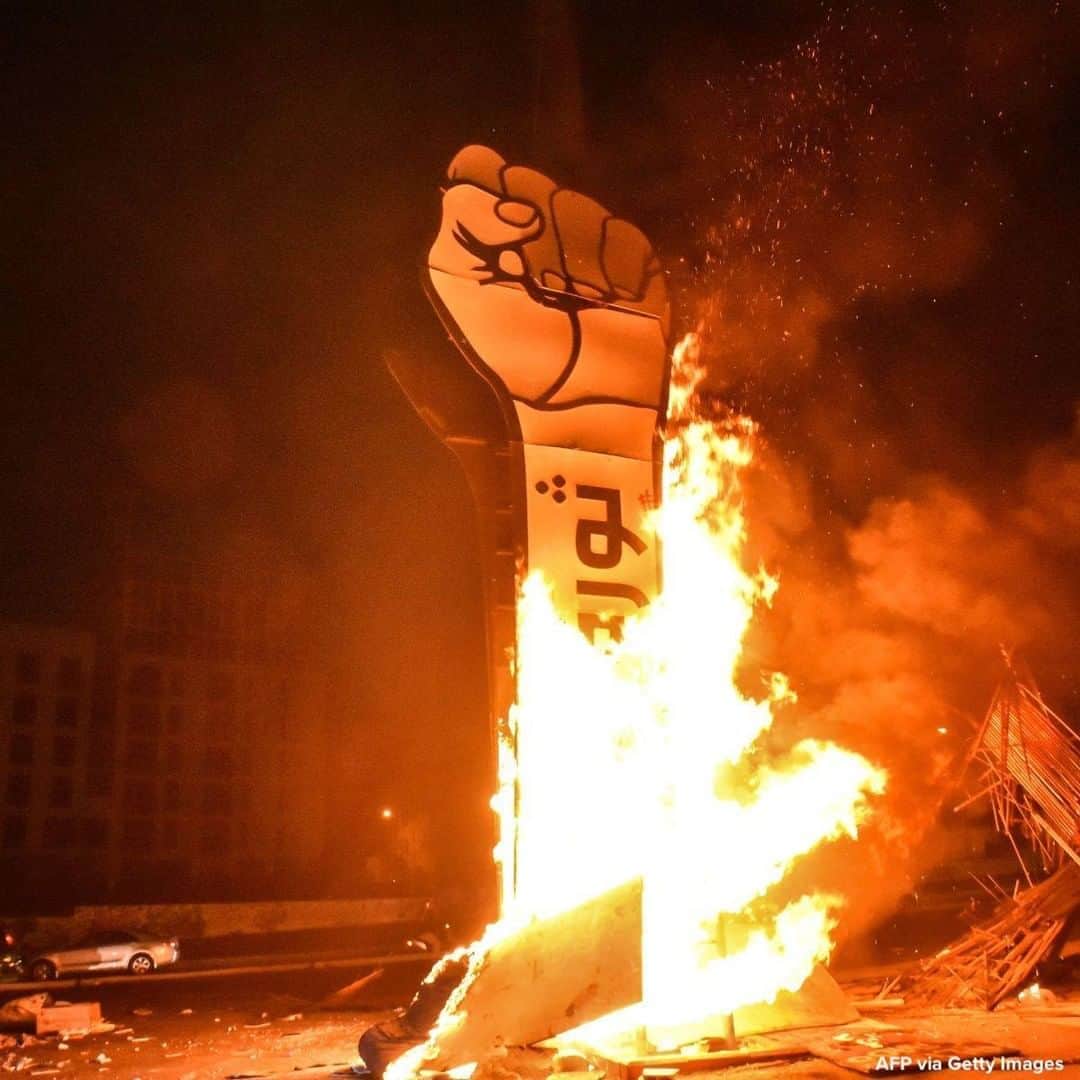 ABC Newsさんのインスタグラム写真 - (ABC NewsInstagram)「The Revolution fist, symbol of Lebanon’s October 2019 uprising, burns after it was set on fire during clashes between anti-government protesters and supporters of former prime minister Saad Hariri, in the capital Beirut’s central Martyr’s square.」10月22日 20時12分 - abcnews