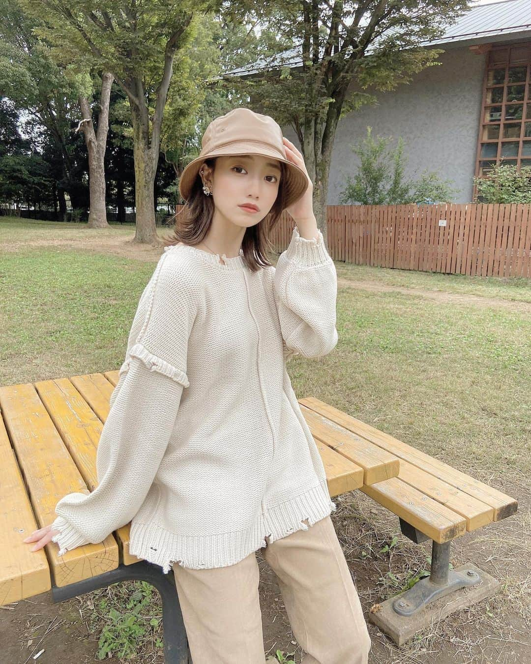 横⼭花奈さんのインスタグラム写真 - (横⼭花奈Instagram)「﻿ ベージュコーデ🧸﻿ ﻿ ﻿インスタお久しぶりです(笑) ﻿ #spinns#スピンズ#spinns原宿竹下通り店﻿ #ベージュコーデ#ダメージニット﻿ #ニット#ニットコーデ#バケハ#バケハ女子﻿ #レザー#秋コーデ#秋カラー﻿ #プチプラコーデ#オシャレさんと繋がりたい﻿ #モデル#アイドル﻿ #idol#model#outfit#ootd#fashion﻿ #dailylook#selfie#instagood#followme﻿ #아이돌#데일리룩#셀피#팔로우﻿」10月22日 20時27分 - hana_yokoyama_