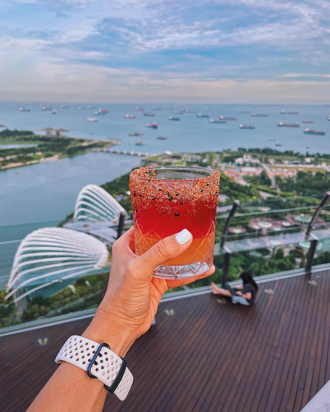 Girleatworldさんのインスタグラム写真 - (GirleatworldInstagram)「First photo from #iphone12pro! That quintessentially Singapore view is taken from @celavisingapore.  If you didn't know already, all of the shots i took for this instagram has always been #shotoniphone and edited on iPhone since 2014 😬 see my highlight story called "Photo Editing" if you want to know how I edit photos on iPhone and VSCO!  This is the ONLY @girleatworld shot I have taken this year. It felt super awkward taking photos again but I'm happy with the result! The iPhone 12 Pro is smaller but I'm not missing my iPhone 11 Pro Max camera so far. Will be interesting to see the pro max version later this year.  ---  It has been a challenging year, and I'm not going to lie, I have at times felt that I am stuck in this tiny island of Singapore. BUT!! I am still really glad I live here, where the COVID-19 situation is taken very seriously and has been under control for awhile. We have had very little new cases, and even a string of days with 0 cases reported in the entire country. Things are mostly almost back to normal and the govt is looking to slowly open up the border again. It might still be a long time before I can travel again though. I really miss my family who mostly live outside of Singapore, but I really shouldn't complain for the time being.  #shotoniphone #iphone12 #iphone12pro #marinabaysands #celavi #singapore #singaporediscovers」10月22日 20時30分 - girleatworld