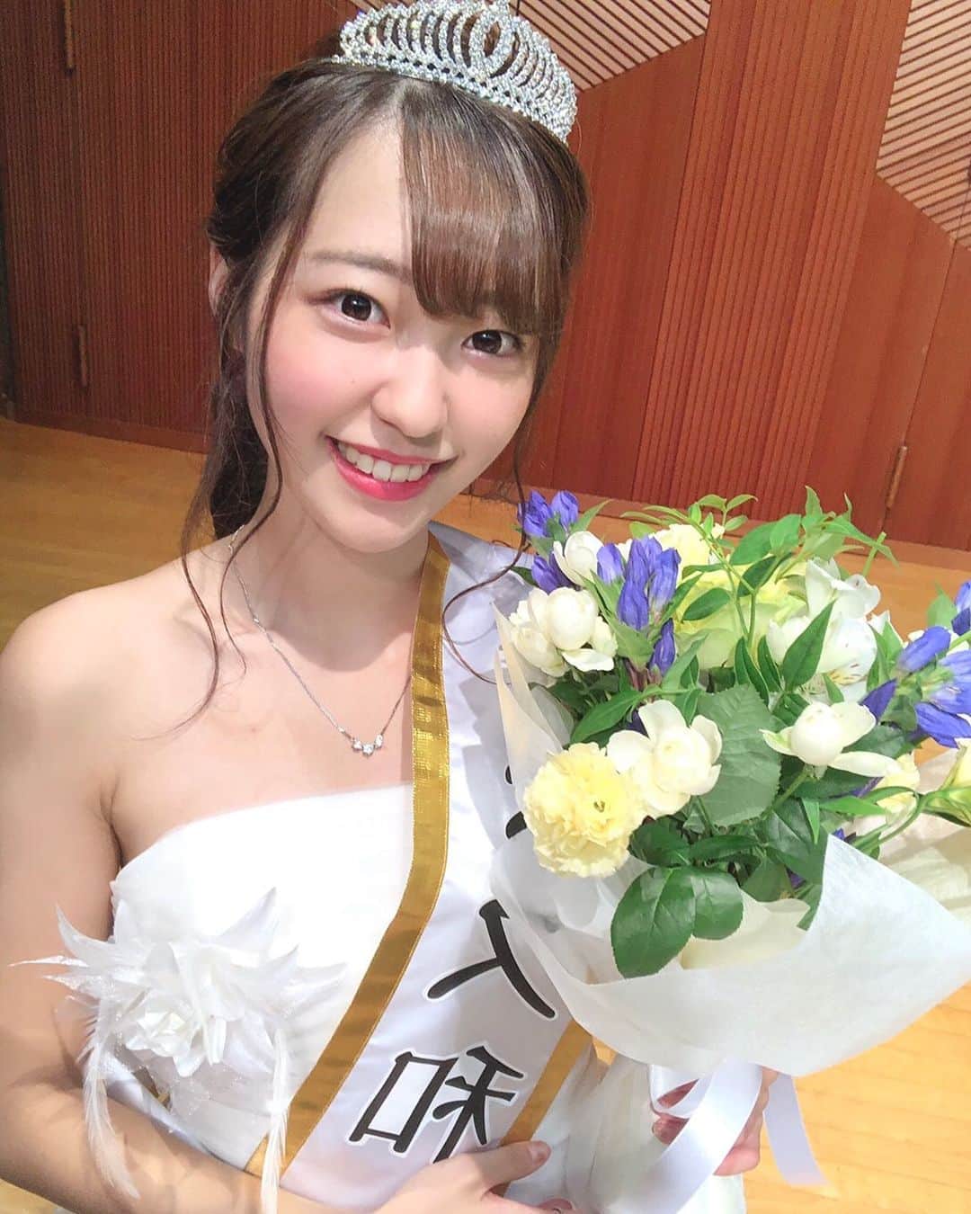 のインスタグラム：「. @atelier_warahana  様より、ファイナリスト一人一人のイメージに合わせたブーケをいただきました💐  ブルーとホワイトを基調にした清楚な雰囲気のブーケ♡  素敵なブーケをありがとうございます。  「あと何回素敵なあなたを残せますか？」  #アトリエ笑華 #花人間  . #MissContest #Missgwc2020 #gwc #ミス和コンテスト #ミスコンテスト #ミス和 #学習院女子大学 #Miss和contest2020 #gakushuinwomenscollege #和祭 #ミス和コンテスト2020 #ミスコン  #春からgwc #学女ミスコン  #ミスコンファイナリスト #学習院女子大」