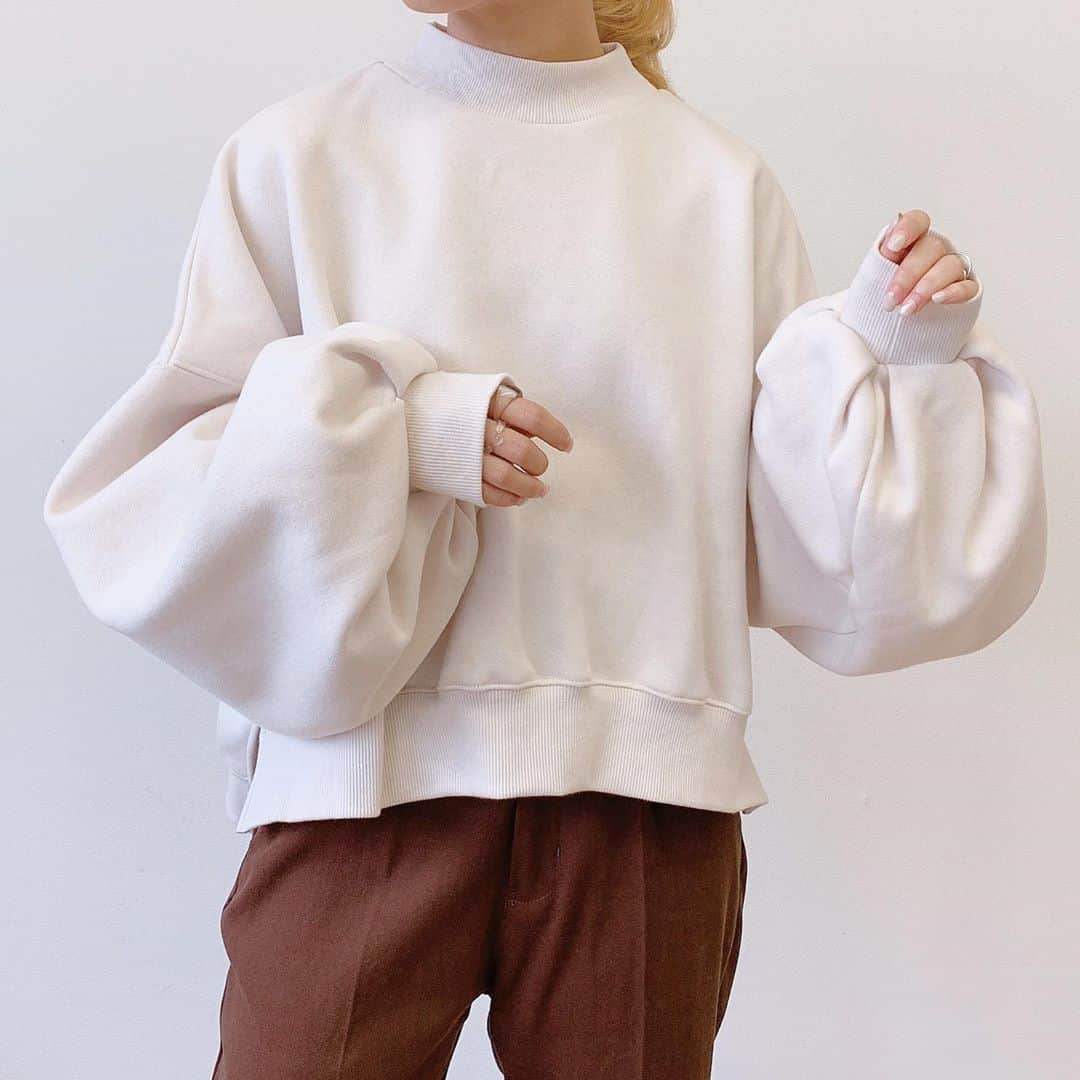 Vannie Officialのインスタグラム：「VANNIE U 2020AW collection. ⠀ 誰かのためじゃなく、自分のために着たい。 自分モテを意識したコーデをしたい方へ⸜❤︎⸝‍ ⠀ ⠀ トレンドをおさえつつもプチプラでガールディなアイテムが揃うVANNIE Uはもうチェック済み？💡 ⠀ ⠀ 秋冬に沢山着れるアイテムをコレクション。 今季よりコーデを考えるのが楽しくなるよう、bagやshoesもより豊富に。 ⠀ ⠀ ガールディ:ガーリー&レディ 女の子らしいかわいさは忘れず、もう1歩オトナっぽく綺麗なオンナになりたい。 ⠀ ⠀ VANNIE Uでは毎週水曜日12:00〜新作発売 その日の19:00-21:00頃に インスタライブを行っています⸜❤︎⸝‍ ⠀ ⠀  #vannie_u#ヴァニーユー #ZOZOでしか買えない⠀⠀ お問い合わせはDMまでご連絡ください‪‪☺︎‬」