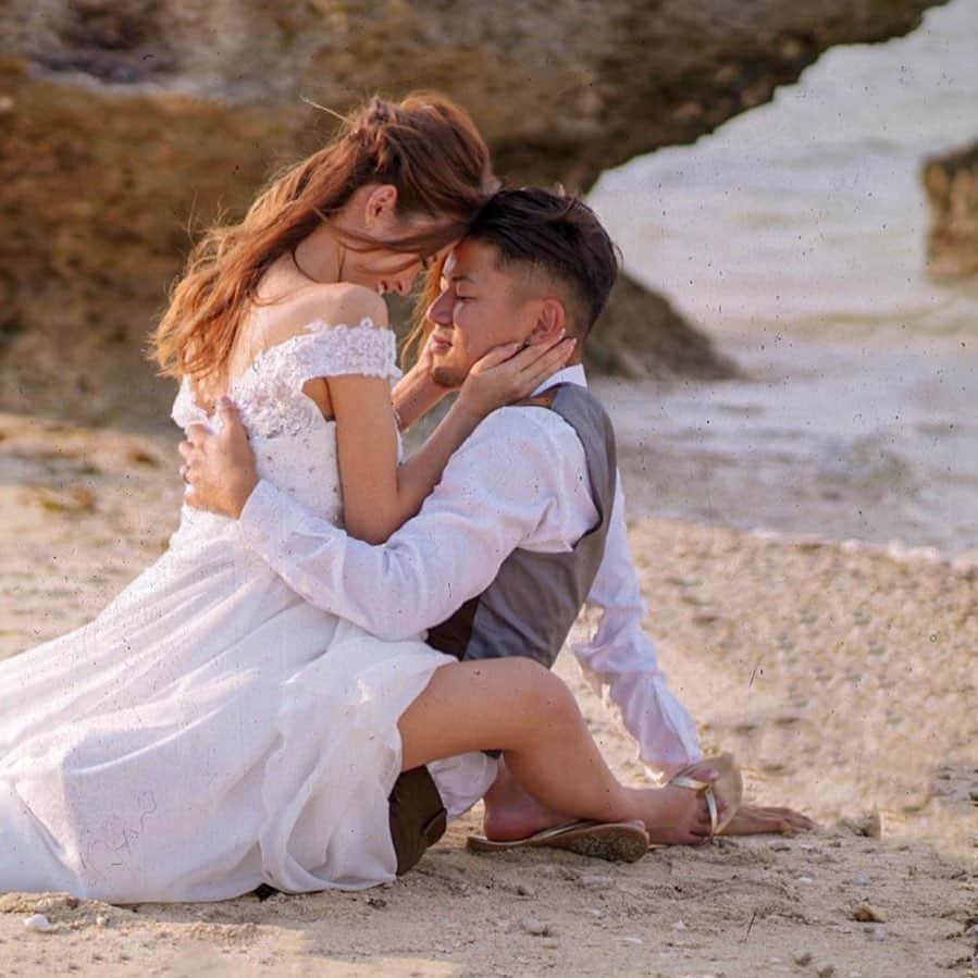 のインスタグラム：「Daddy and mommy 👼🏼 ． 2人での最後のTRIP🤎 youtube見てくれた沢山の方から DM等ありがとうございました👶🏼💕 ． ． #love #weddingphotography  #マタニティフォト #マタニティドレス #ウェディングフォト #前撮り #セルフヘアアレンジ」