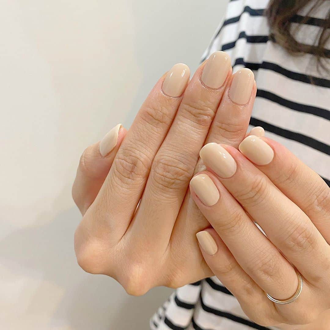 Kana Kobayashiさんのインスタグラム写真 - (Kana KobayashiInstagram)「#シンプルネイル #ワンカラーネイル #アイボリー #ネイル #nails #ご新規様大歓迎 #パラジェル #日本橋」10月22日 20時43分 - anela_kana