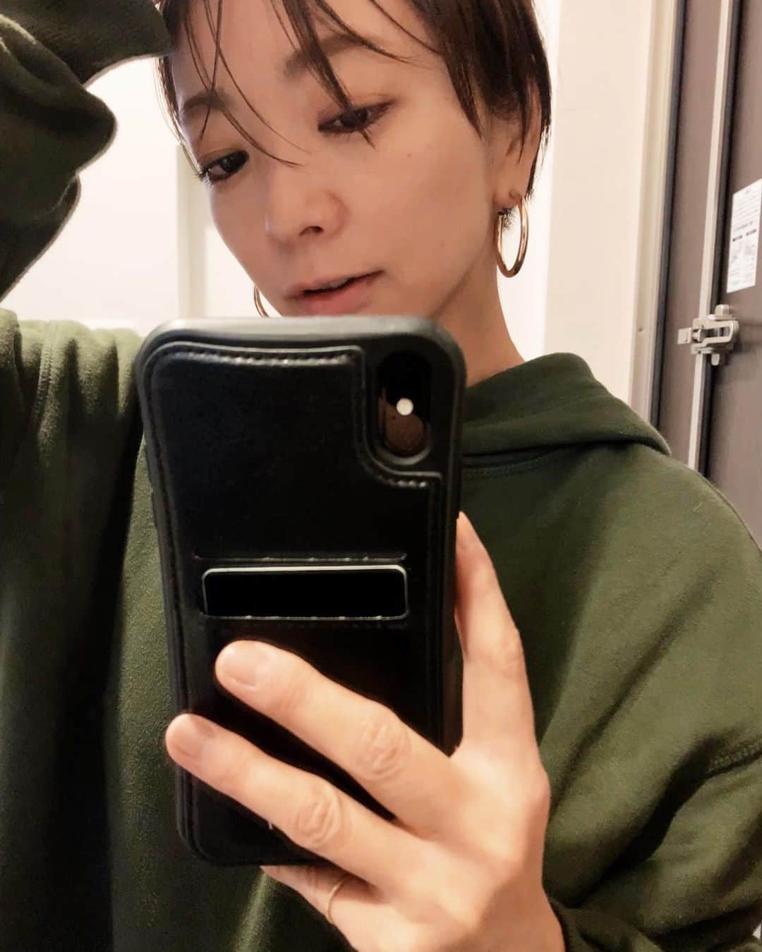 EMIのインスタグラム：「☆ 良い感じに前髪伸びてきた♡ #ショート #前髪」