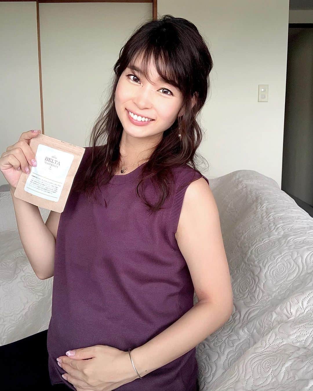 三佐和あやさんのインスタグラム写真 - (三佐和あやInstagram)「おかげさまで 臨月に入りました🤰﻿﻿ ﻿ 葉酸サプリはベルタ @official_belta を飲んでいます✨﻿  妊活期から飲むのがおすすめ！ 粒が小さくて カルシウムコーティングだからちょっとざらざらしてるのが特徴！﻿ 無添加に拘っているから たどり着いた形状なんですって。﻿ ﻿ ベルタ葉酸サプリは 継続して飲み続けることで、身体の中に栄養を蓄えやすくなるんだって！﻿ 安心して続けられるから、﻿ 出産後の授乳期まで続けます♪﻿ ﻿ わたしのお守りになってます♪﻿ ﻿ +*————————*+﻿ ﻿ 葉酸サプリ市場売り上げNo. 1﻿ ユーザー27万人﻿ 全国640の施設にて推奨﻿ 多数 受賞・掲載あり﻿ 国産で無添加﻿ ﻿ +*————————*+﻿ ﻿ ベルタ公式ショップ直通﻿ 0120-613-614﻿ ﻿ 妊活中〜授乳期まで ﻿ 状況にあったコースがあって送料無料です😊﻿ ﻿ 27万人の妊活・妊娠中のユーザーをサポートしてくれる専任担当がいて、﻿ カスタマーサクセスアプリがあるんです。﻿ ﻿ 友達に聞きにくいこと、ネット調べてもどれが本当かわからないこと、﻿ なんでも気軽に聞いてみたらいいと思います！﻿ ﻿ ﻿ ﻿  #pr #サプリ #美容 #妊婦 #妊活 #マタママ #ぷんにー #マタニティ #妊婦 #マタアカ #アラサー #アラフォー #ママ  #葉酸サプリ #葉酸 #BELTA #ベルタ葉酸サプリ #ベルタ #お守り  #妊活サプリ  #マカサプリ  #ミトコンドリア  #ベルタ葉酸マカプラス」10月22日 20時46分 - misawa_aya