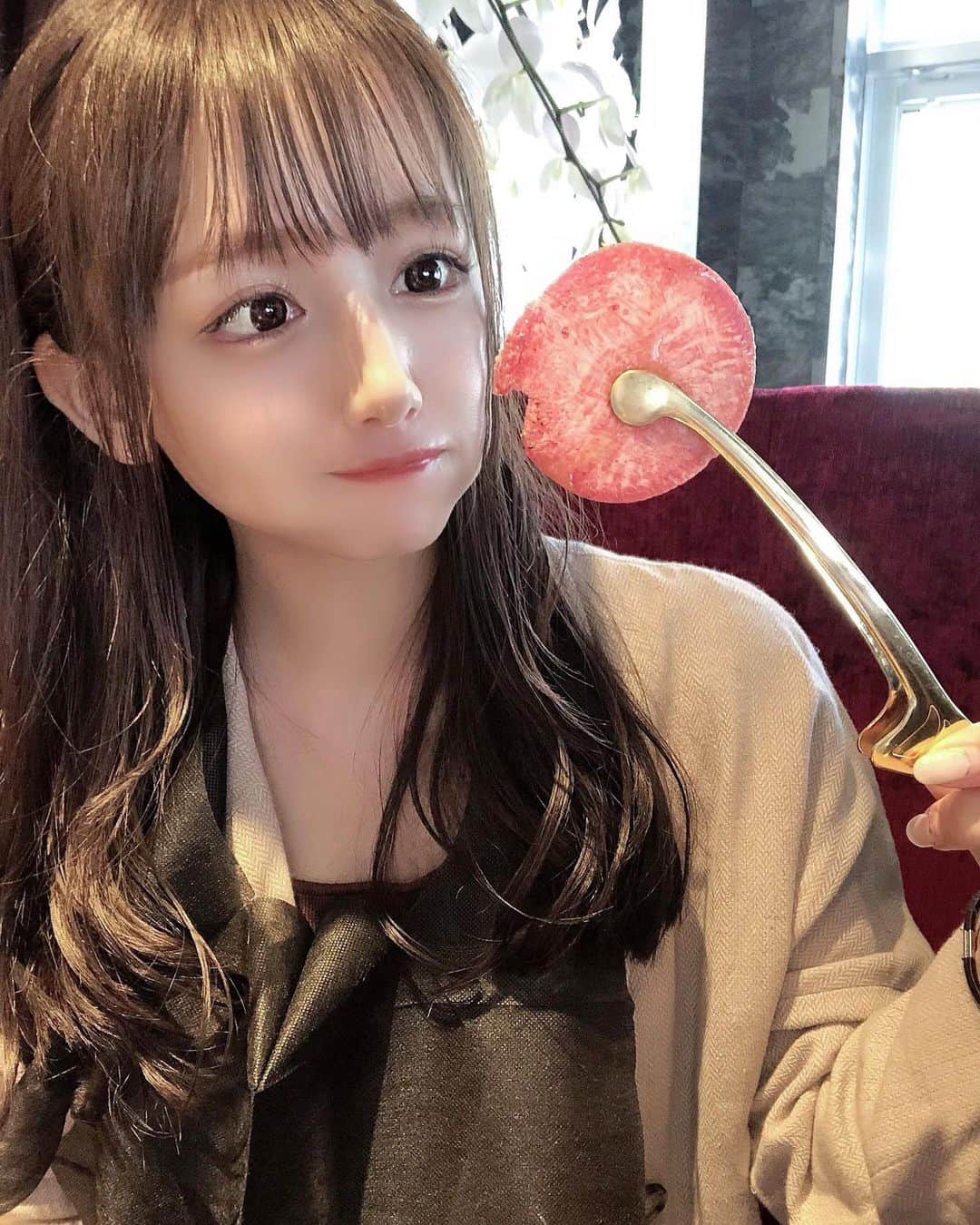 yuu__aaaのインスタグラム：「. . たん♫たん♫たん♫ . 焼き肉たくさん食べれないけどタンは結構食べれる👻❤︎ . . #make#メイク#カラコン#アイライン#デカ目#秋冬コーデ #秋コーデ #ootd #ootdfashion #ヘアアレンジ #マツエク」