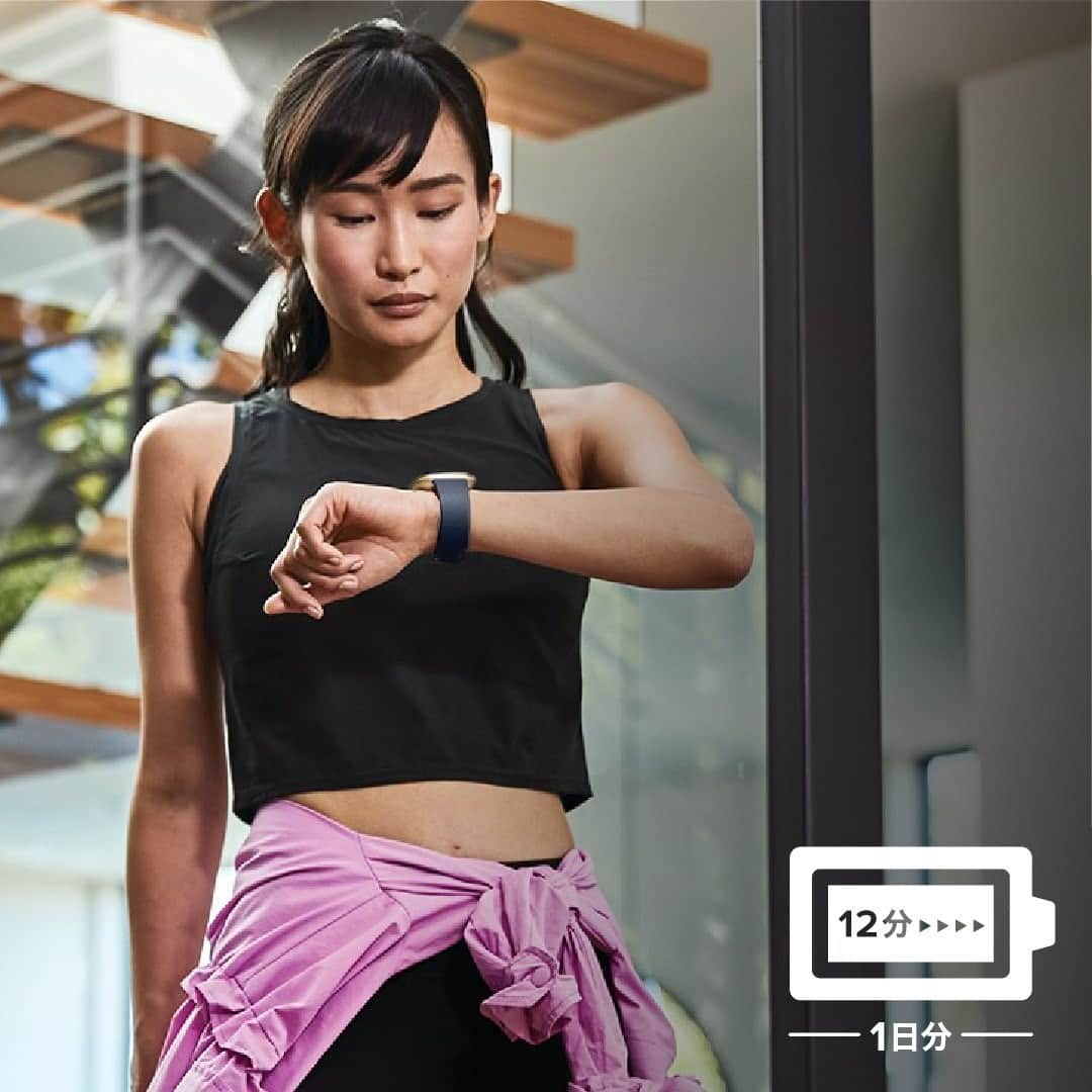 Fitbit Japanさんのインスタグラム写真 - (Fitbit JapanInstagram)「#FitbitVersa3 は1日分の充電がたった12分で完了。運動したくなったら、気が変わる前に家を出られちゃう！モチベーションをアクションに繋ぎましょう🔥」10月22日 20時59分 - fitbitjp
