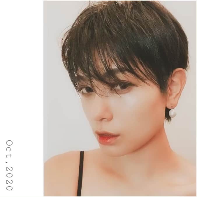 金城優華のインスタグラム：「この間のロケで #喜納ショート 秋ver. めちゃくちゃ好評でした♡  「洗練された大人って感じ」 「なぜかショートの方が色気ある」 らしいです。 言葉に似合う女性にならねば!! 焦る~!笑  あと 意外だったのが ショートにすると 小顔に見えるみたい。  #思わぬ副産物 さすが  @hair_salon_precious 喜納さん♡ いつもありがとうございます!  #okinawa #shorthair  #fashion #ウィン♪ウィン #筋トレ #ママ  #赤リップ  #リップティント @opera_cosmetics」