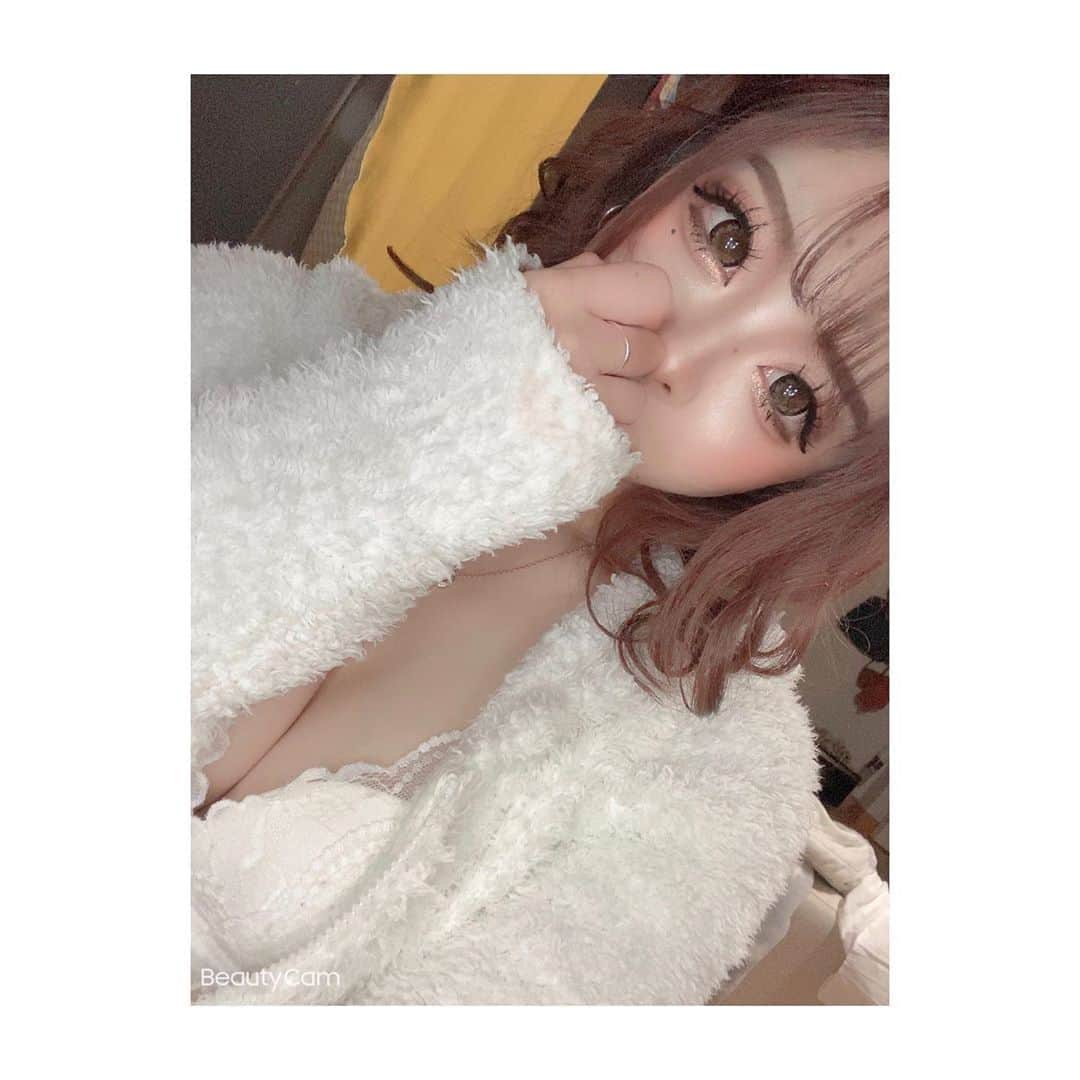 花園雪妃さんのインスタグラム写真 - (花園雪妃Instagram)「‪‪❤︎‬﻿ ﻿ 出勤してますよん🙋‍♀️💓﻿ ﻿ 今日ダーツ無料だよ！！！！﻿ 一緒にダーツしよう！！ね！！！﻿ ﻿ #meisbar#RAVI#girlsbar#メイズバー#ラビー#ガールズバー#ニュークラ#ニュークラブ#ホステス#キャバ嬢#キャバクラ#ホスト#メンパブ#北海道#札幌#すすきの#歌舞伎町#六本木#銀座#錦#北新地#中洲#lfl#followforfollowback#ギャル#花園雪妃#ゆき#おっぱい#コロナに負けルナ#シャンパン」10月22日 20時52分 - _yuki.xx.hana_