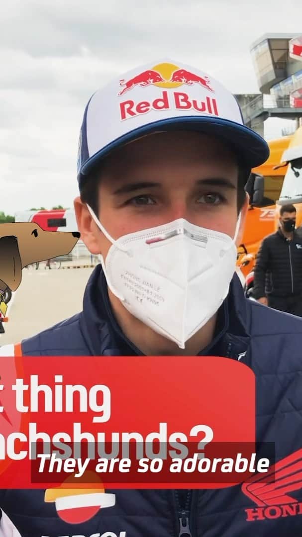 レプソル・ホンダのインスタグラム：「@alexmarquez73 grabs a hot cup of coffee on a cold Le Mans morning to chat with @motogp about life away from the track」