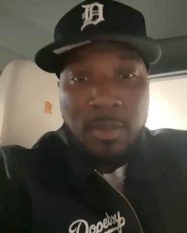 ファンクマスター・フレックスのインスタグラム：「@troubleman31 everybody saying they want smoke???? @bustarhymes ready you ducking???? @50cent ready you ducking???? @jeezy right here??? U ducking???? @therealswizzz x @timbaland yalll gonna let TI keep ducking???? Put up of shut the fuck up???! YOU NOT KING OF THE SOUTH and yo catalog don’t turn the club upside down!! You got maybe 3 hot songs??? 4 tops???? @troubleman31 nigga u scared... I got $10,000 u lose to ALL THREE ??????」