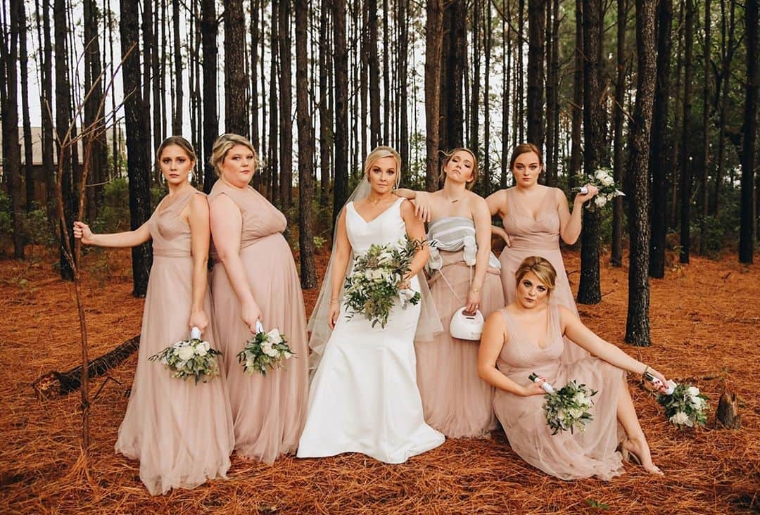 E! Onlineさんのインスタグラム写真 - (E! OnlineInstagram)「Rachael Downs encouraged her matron-of-honor, Allison Hepler, to pump during bridesmaid pictures.📍 Alabama. (📷: Amber Fletcher Photography/@fletch.visuals)」10月22日 21時01分 - enews