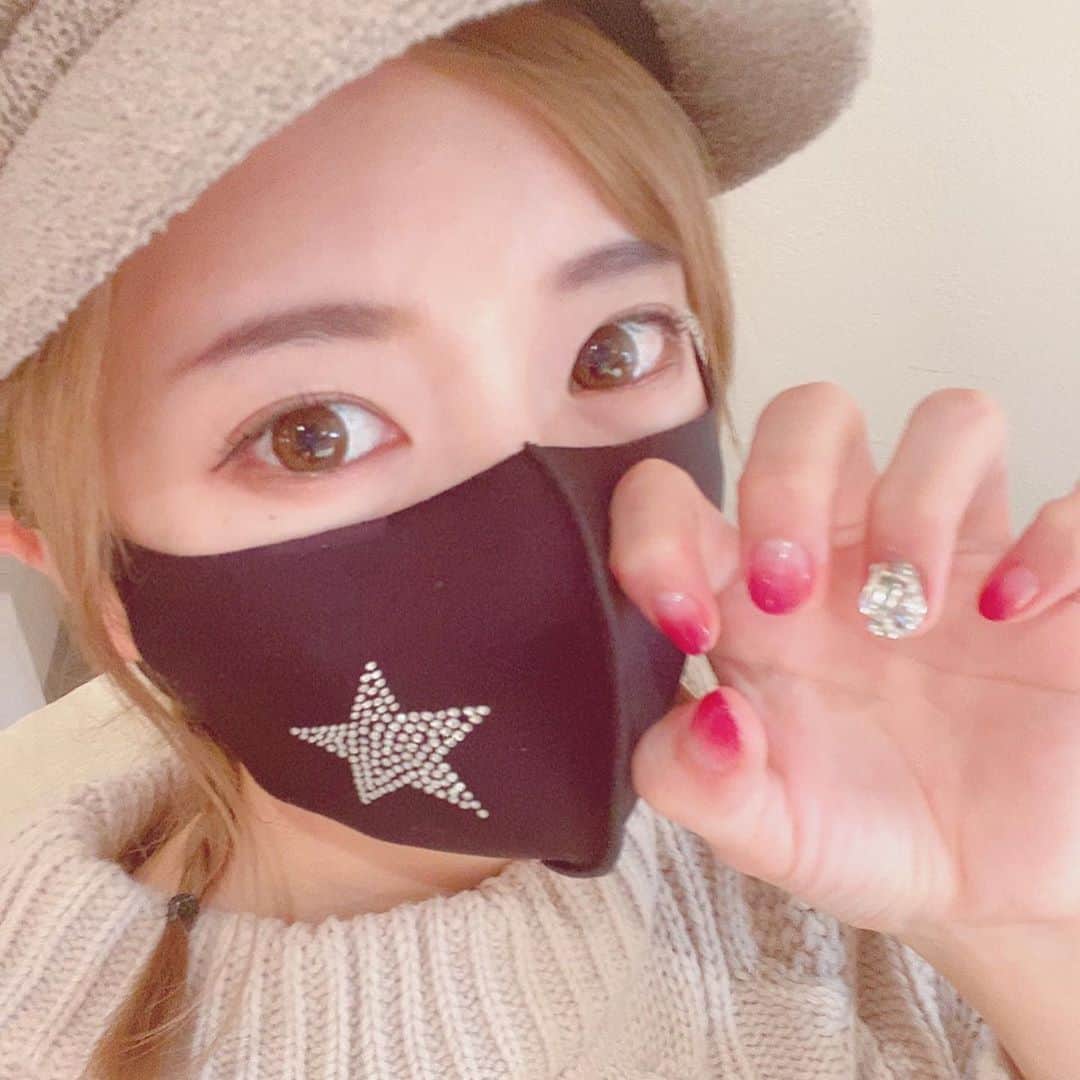 為近あんなさんのインスタグラム写真 - (為近あんなInstagram)「数年ぶりにローラポンポニーさんへネイル🥰 初めてのキラキラ埋めつくし☺️☆*。 ネイルは人を幸せにするのだ  #ローラポンポニー  #秋ネイル」10月22日 21時05分 - tamechika_anna