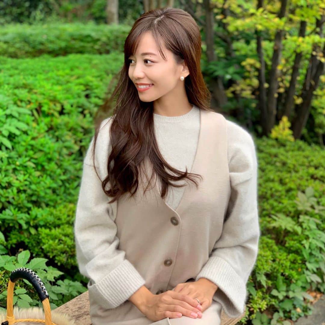 福山唯のインスタグラム：「お散歩♡ 晴れだとやっぱり嬉しい🎵 . . インビザラインを着け始めて一週間🦷✨ 着けているかわからないほど😬✨でも、 久々に矯正の痛みを感じています🙊w マウスピースもやっぱり少しは痛みがあるんだ🥺と頑張っています✨ . . そしてやっぱり口内炎が…😭🔥 口内炎は痛いよぅ。。😭 でもでも❣️ 先生にシュミレーションしていただいたbefore afterが凄すぎて、、頑張るっ🥺動画載せてみました！ 頑張っている皆様、一緒に頑張りましょう☺️✨ . . インビザライン のケースにしっかり入れて無くさないようにします！ . .  #インビザライン　#矯正　#歯列矯正　#再矯正　#プルチーノ歯科矯正歯科  #プルチーノ歯科 #歯並び　#矯正女子　#矯正日記　#矯正歯科 🦷✨」