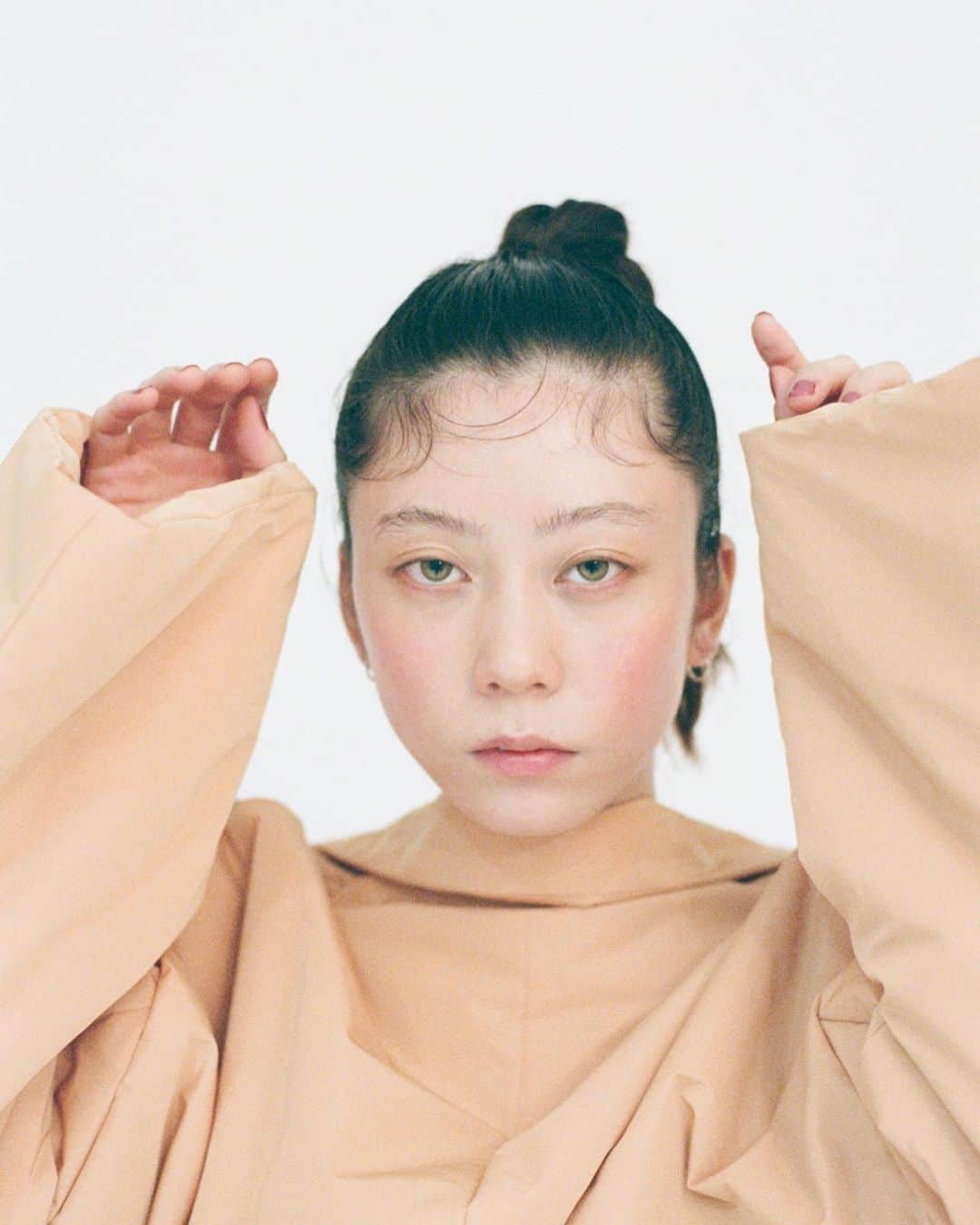 Sumireのインスタグラム：「作品撮り  photo @photsuji  styling @ito_nobuko  makeup @ayamurakami__」