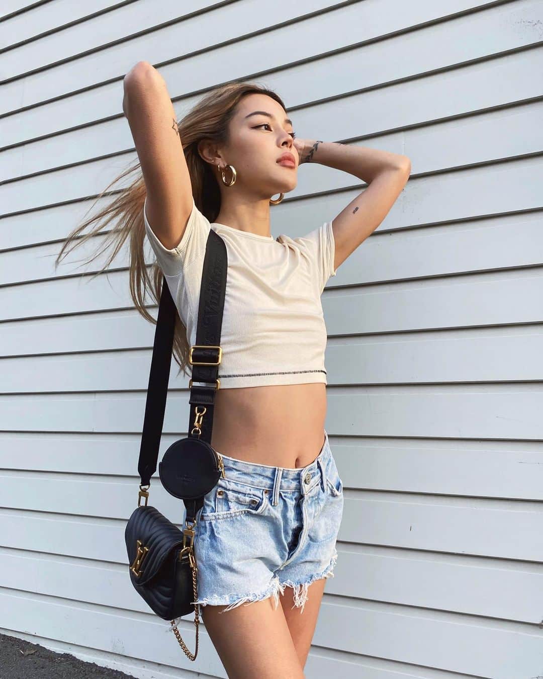 リリーマイマックのインスタグラム：「Wind in my hair 😛 @revolve @grlfrnd」