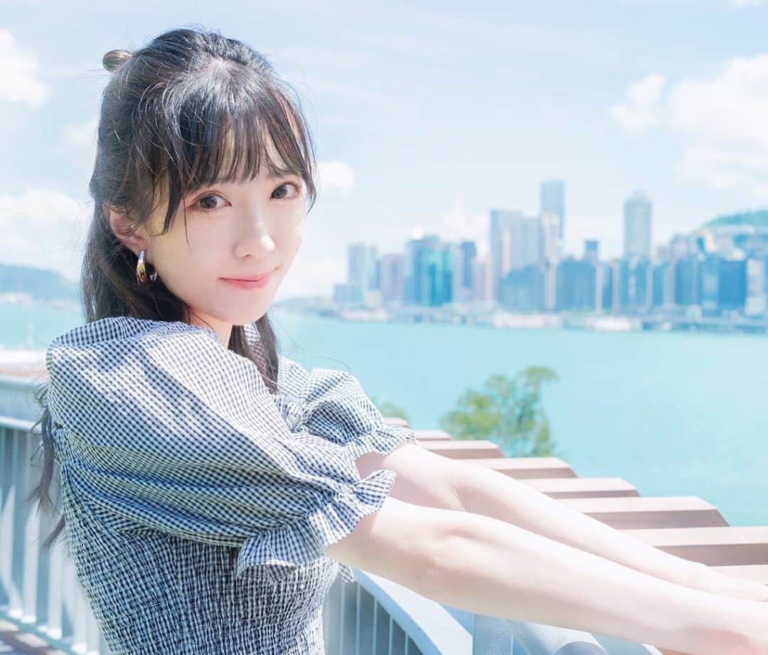 キアナさんのインスタグラム写真 - (キアナInstagram)「夏っぽい写真撮りたい...来年できるかな👽 .. 最近急に涼しくなってきたので体調にお気をつけ下さい☁️」10月22日 21時25分 - seeeting