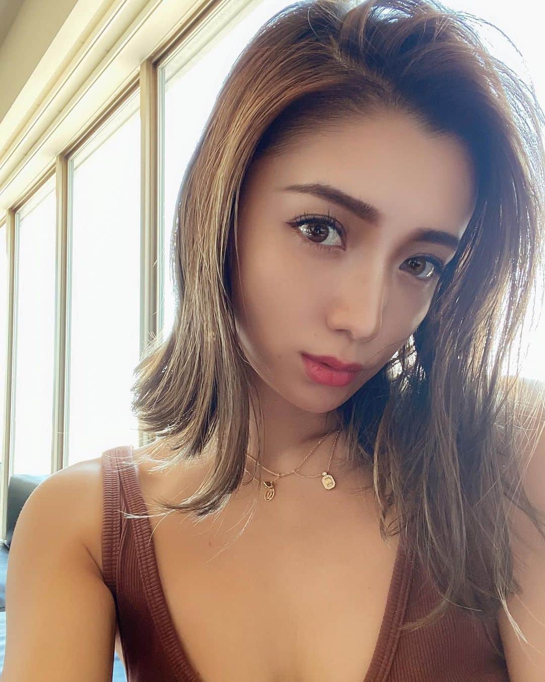 谷口紗耶香のインスタグラム：「#swipe ‼︎ 私の美活にかかせない　 @hari_seitai 🤍 昔からコンプレックスたくさんで悩んできたけど、鍼やEMSの美顔器に出会ってからとっても助けられてきた✨ その中でも抜群なの。 身体の不調も鍼やお灸、女性特有の症状にもとても詳しくて 色んなアプローチで改善してくれる✨ ・ 今日も小顔とプル肌が同時に叶うmenuをお願いしました♡ storiesでも紹介してるのでぜひ問い合わせてみてね！  #instagood#instaootd#ootd#trend#model#japanesemodel#kawaii#girl#mama#instafashion#拍照#可爱#今天的衣服#时尚#패션#귀엽다#일본인#촬영#ママリ#ママコーデ#フォローミー#かわいい#igers#likeforlike#followme#styleinspo#instastyle」