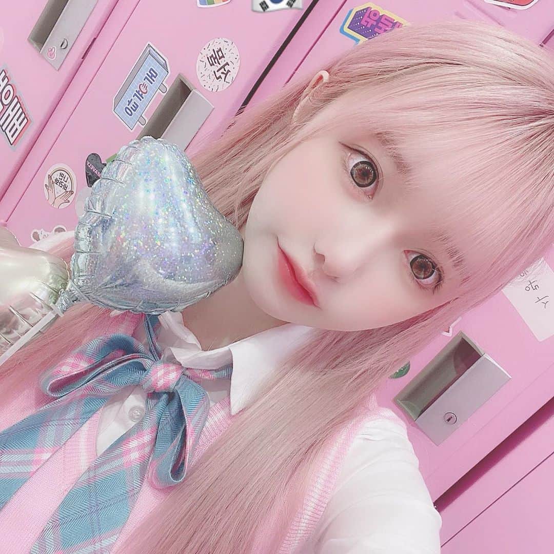 望月めるさんのインスタグラム写真 - (望月めるInstagram)「原宿の　@choa_japan さんで制服着てきたよ〜♡♡韓国超行きたい߹𖥦߹ もあちゃんとひさびさに会えた❣️ . . .  #교복 #原宿 #韓国制服 #韓国制服レンタル #choa_japan #harajuku #좋아요  #팔로미#오오티디 #패션스타그램 #셀카 #셀카그램 #셀피」10月22日 21時20分 - mell._.mtzk
